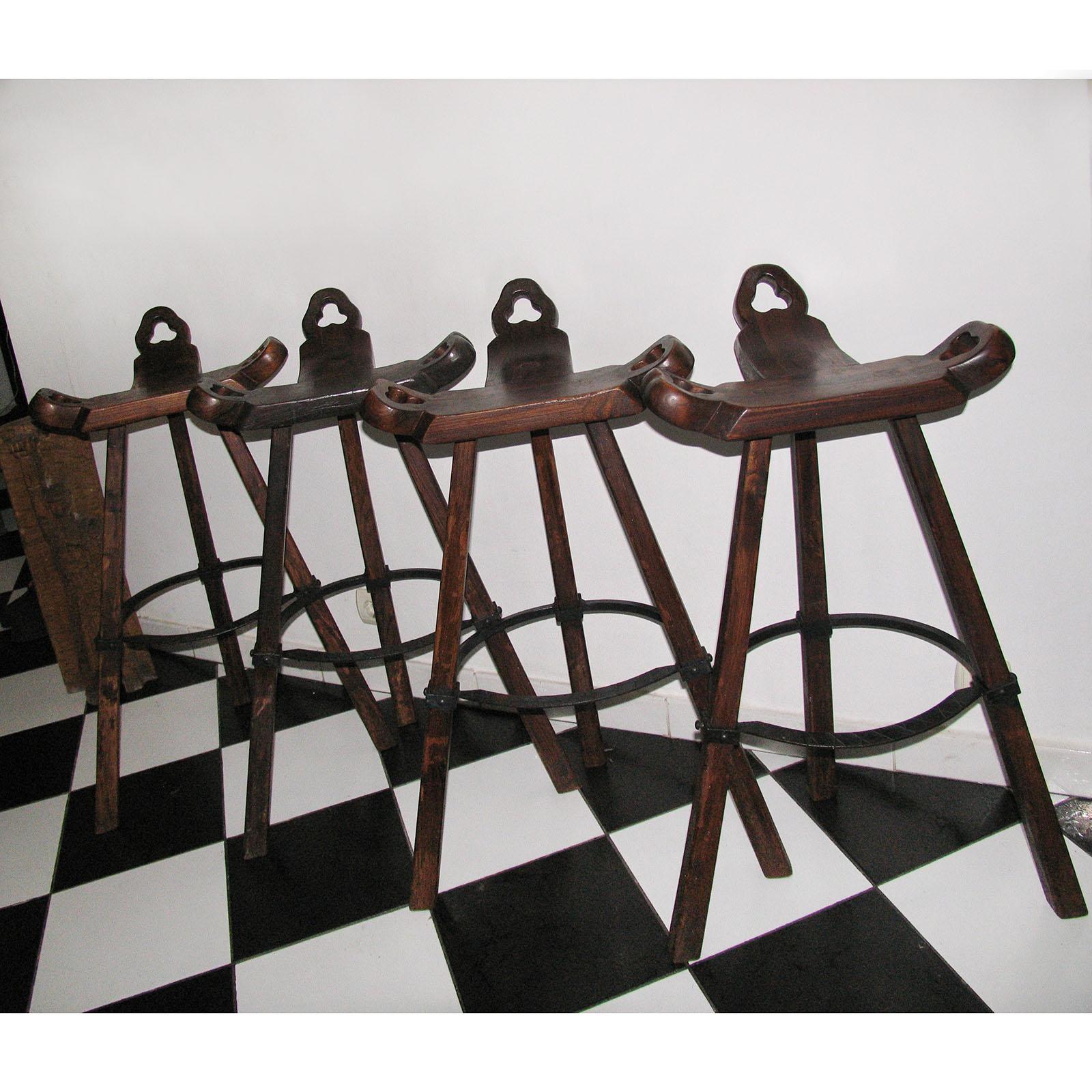Set of Four Primitive Tripod Bar Stools In Good Condition In Bochum, NRW