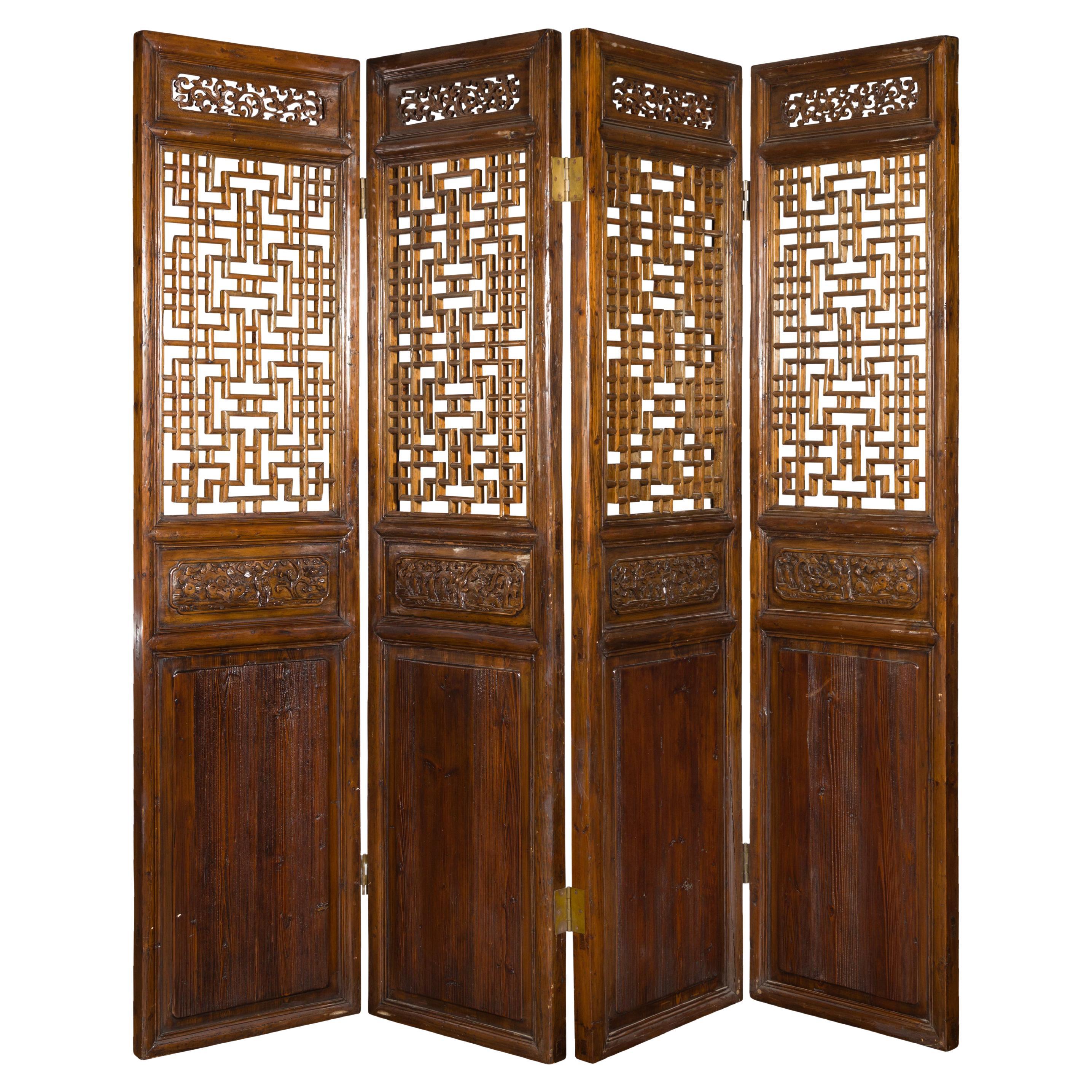 Juego de cuatro paneles calados de madera de olmo de la dinastía Qing con delicadas tallas en venta