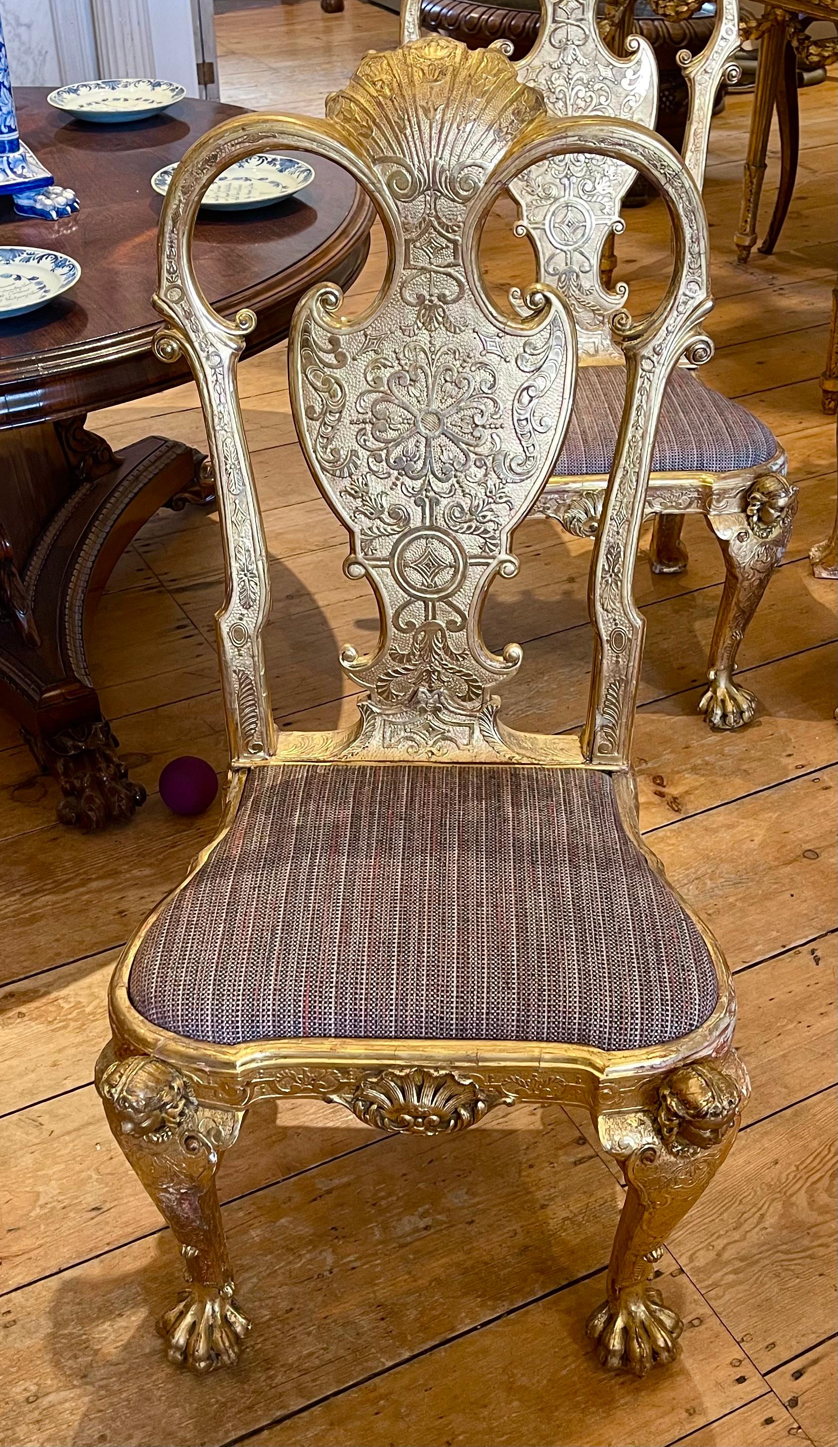 Ensemble de quatre chaises d'appoint dorées Queen Anne  en vente 5