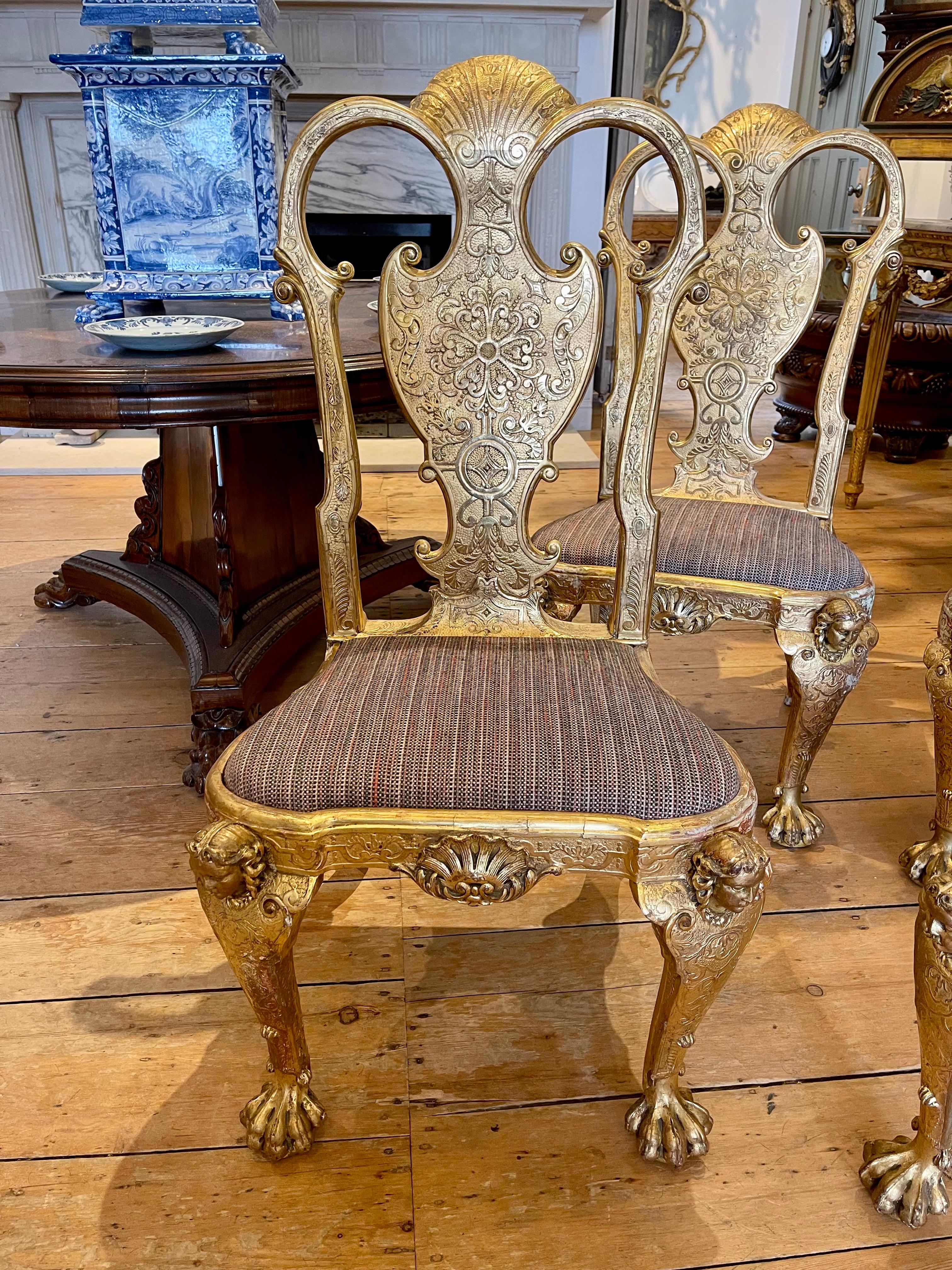 Bois doré Ensemble de quatre chaises d'appoint dorées Queen Anne  en vente