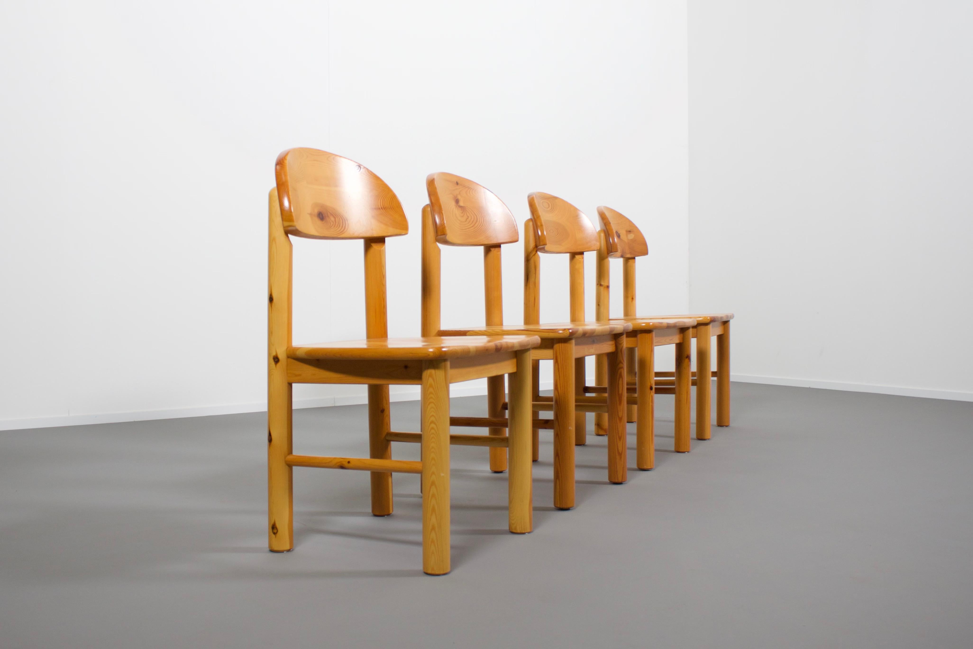 Danois Ensemble de quatre chaises à manger Rainer Daumiller en bois de pin, 1970 en vente