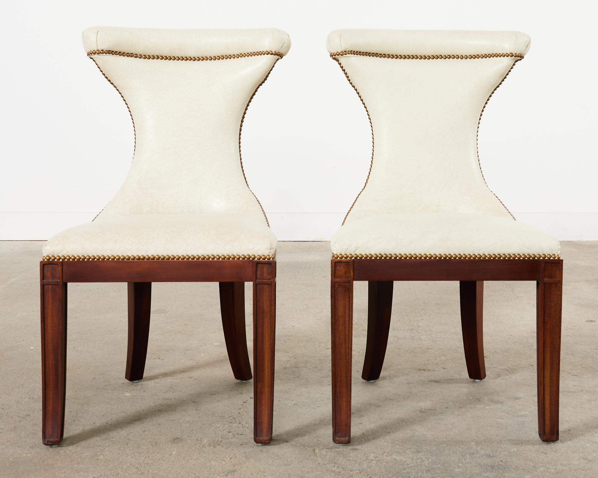 XX secolo Set di quattro sedie da pranzo in pelle in stile Regency di Ralph Lauren in vendita