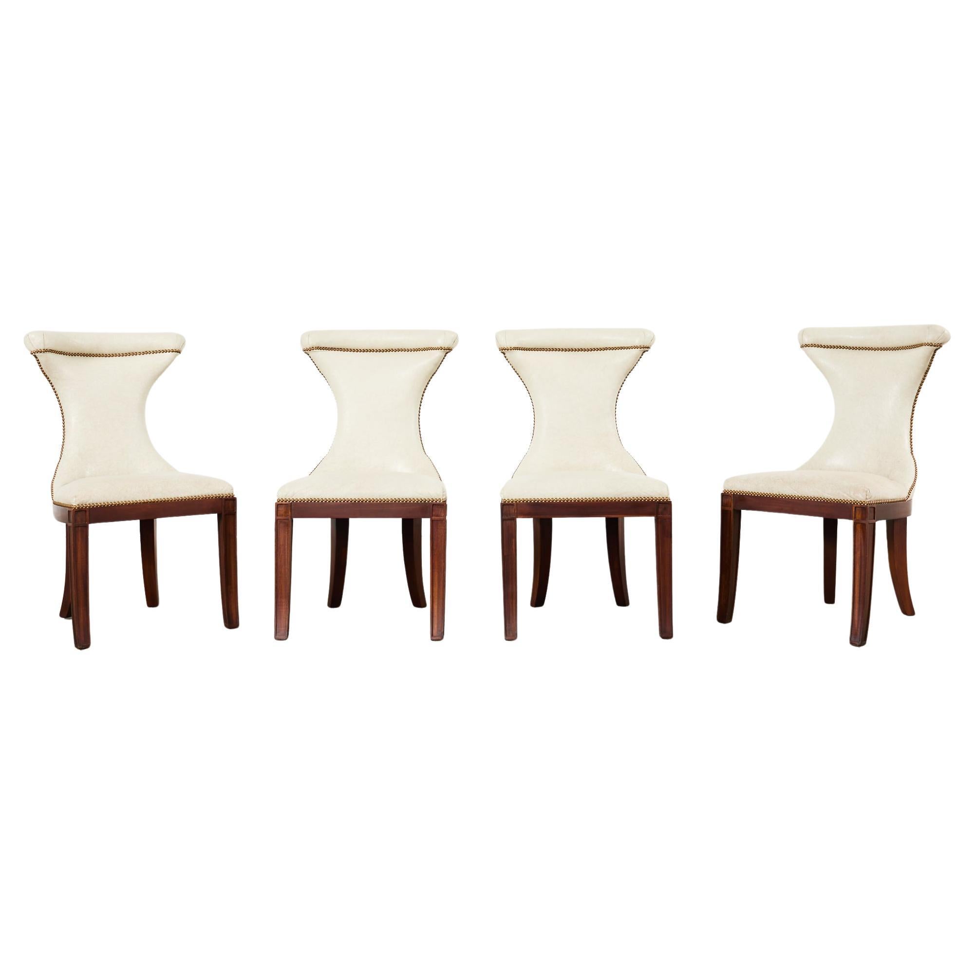 Juego de cuatro sillas de comedor de piel estilo Regencia Ralph Lauren 