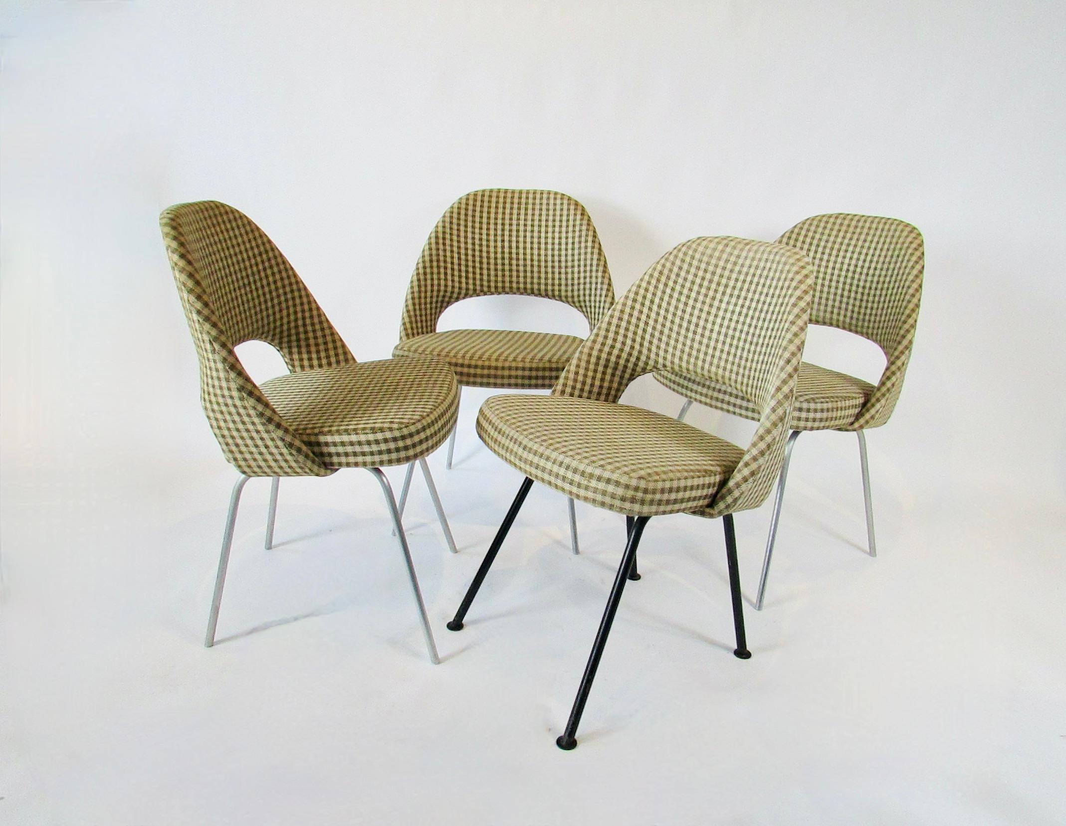 Ensemble rare de quatre premières productions Eero Saarinen pour H.G. Chaises de salle à manger Knoll en vente 2