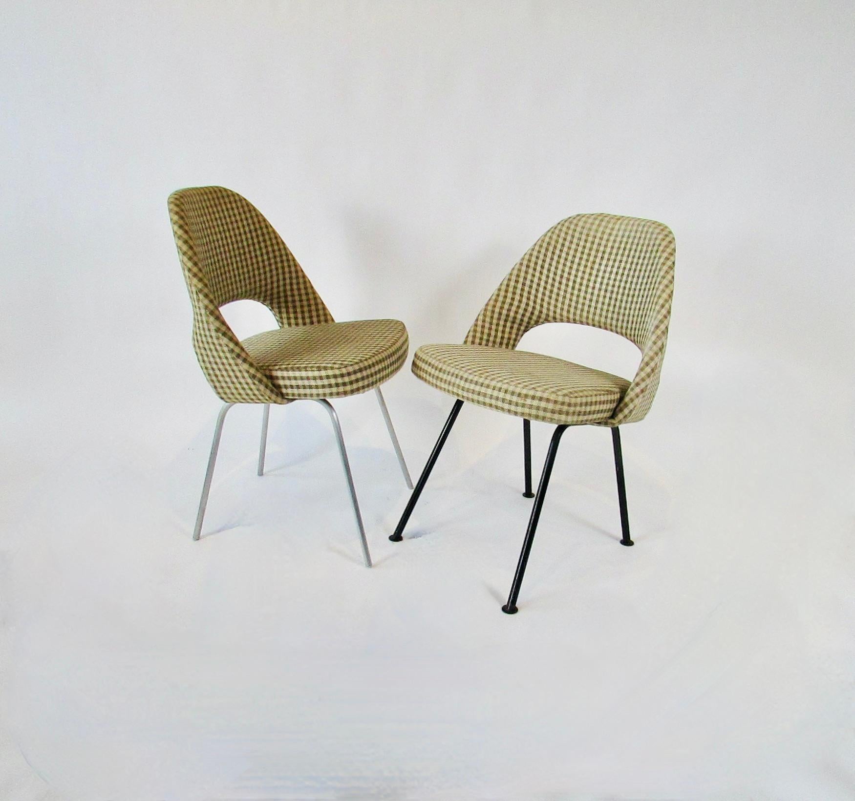 Set of Four Rare Early Production Eero Saarinen for H.G. Knoll Dining Chairs For Sale 2
