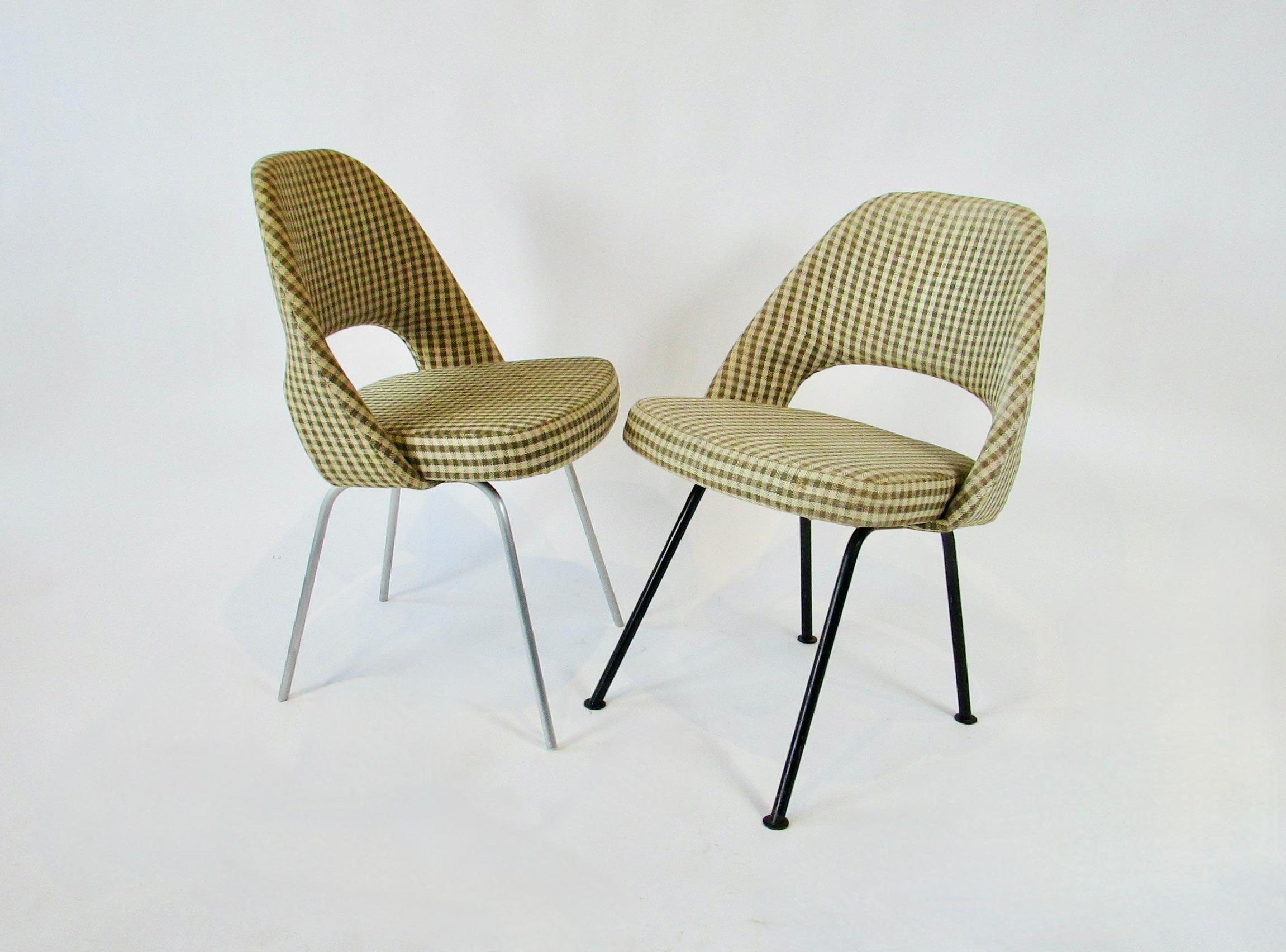Set of Four Rare Early Production Eero Saarinen for H.G. Knoll Dining Chairs For Sale 3