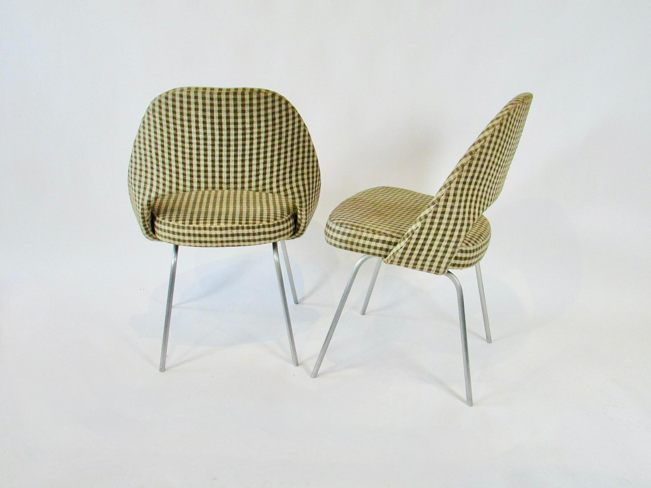 Satz von vier seltenen Eero Saarinen-Stücken aus der frühen Produktion für H.G. Knoll Esszimmerstühle (Handgefertigt) im Angebot