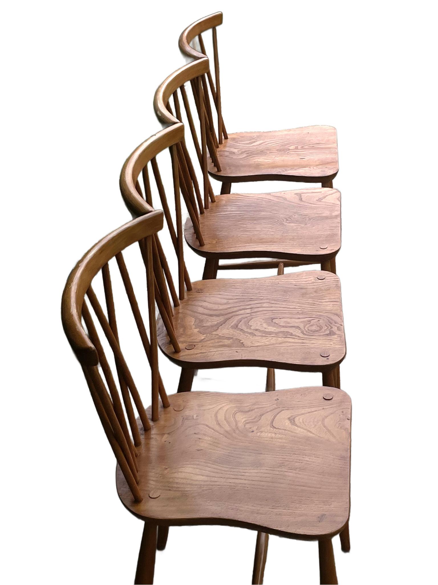Set of Four Rare Ercol Candlestick Dining Chairs, Mid Century im Angebot 4