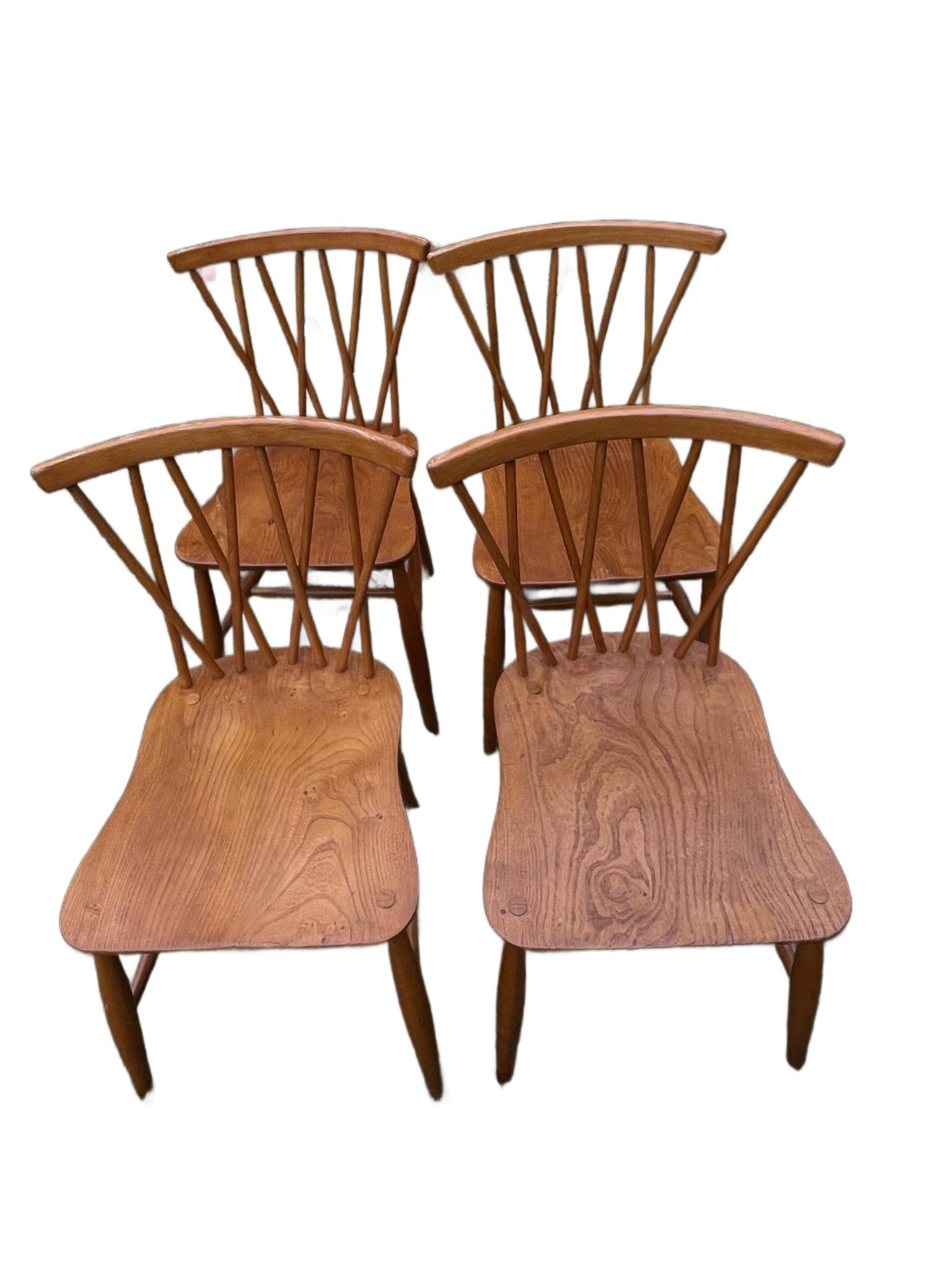Set of Four Rare Ercol Candlestick Dining Chairs, Mid Century (Moderne der Mitte des Jahrhunderts) im Angebot