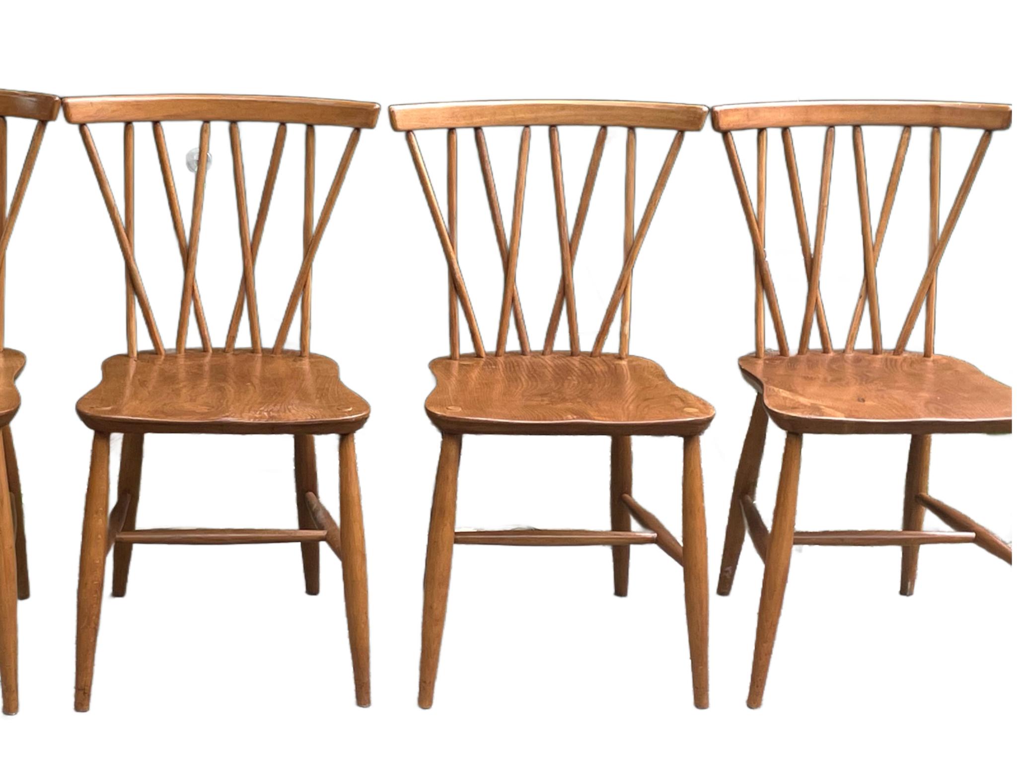 Set of Four Rare Ercol Candlestick Dining Chairs, Mid Century (Mitte des 20. Jahrhunderts) im Angebot
