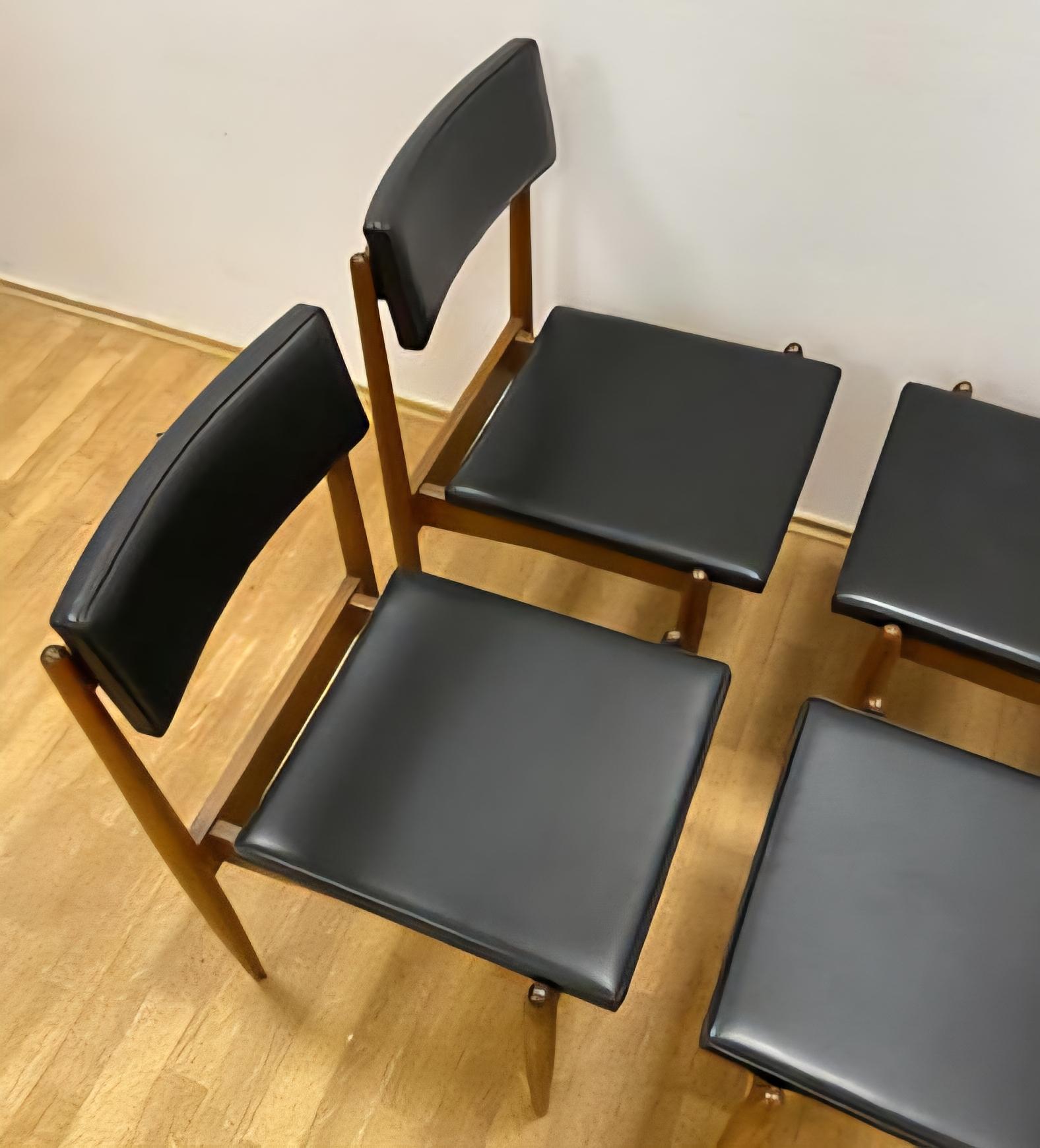 Ensemble de quatre chaises de salle à manger rares du milieu du siècle, Danemark, années 1970 en vente 4