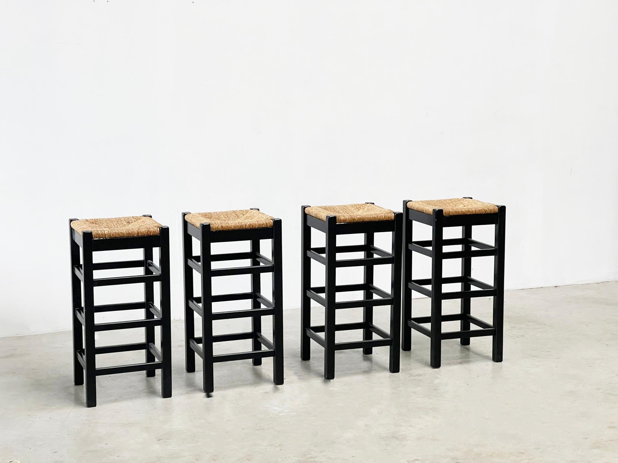 set of four rattan and wood barstools
A nice set of bar stools. This set is from the 1970s from France. The chairs look a lot like furniture from famous designer Charlotte Perriand and the typical French style of that time. It is getting rarer and