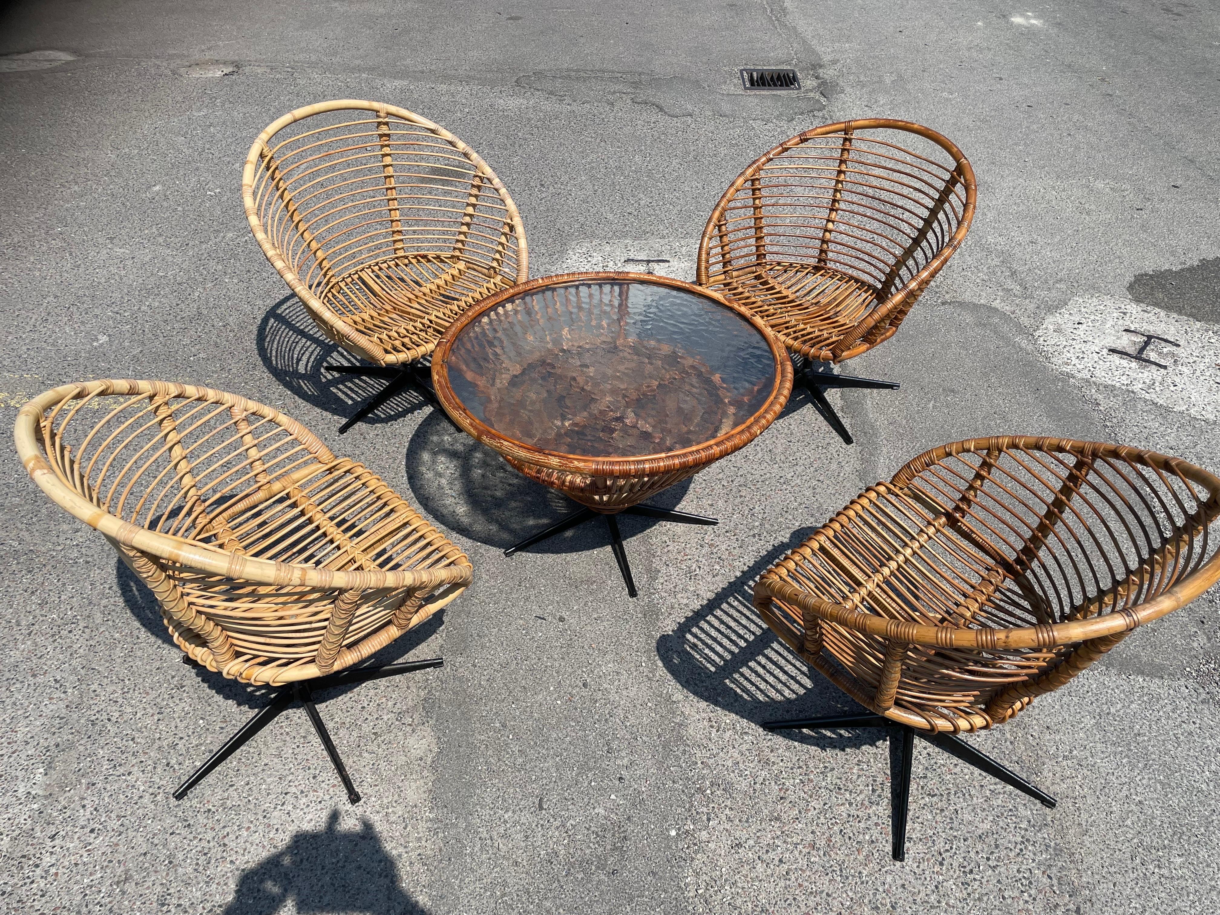 Danish Set of four rattan swivel chairs with a matching table from the 1960´s For Sale