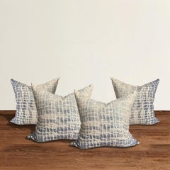 Ensemble de quatre coussins en soie brute