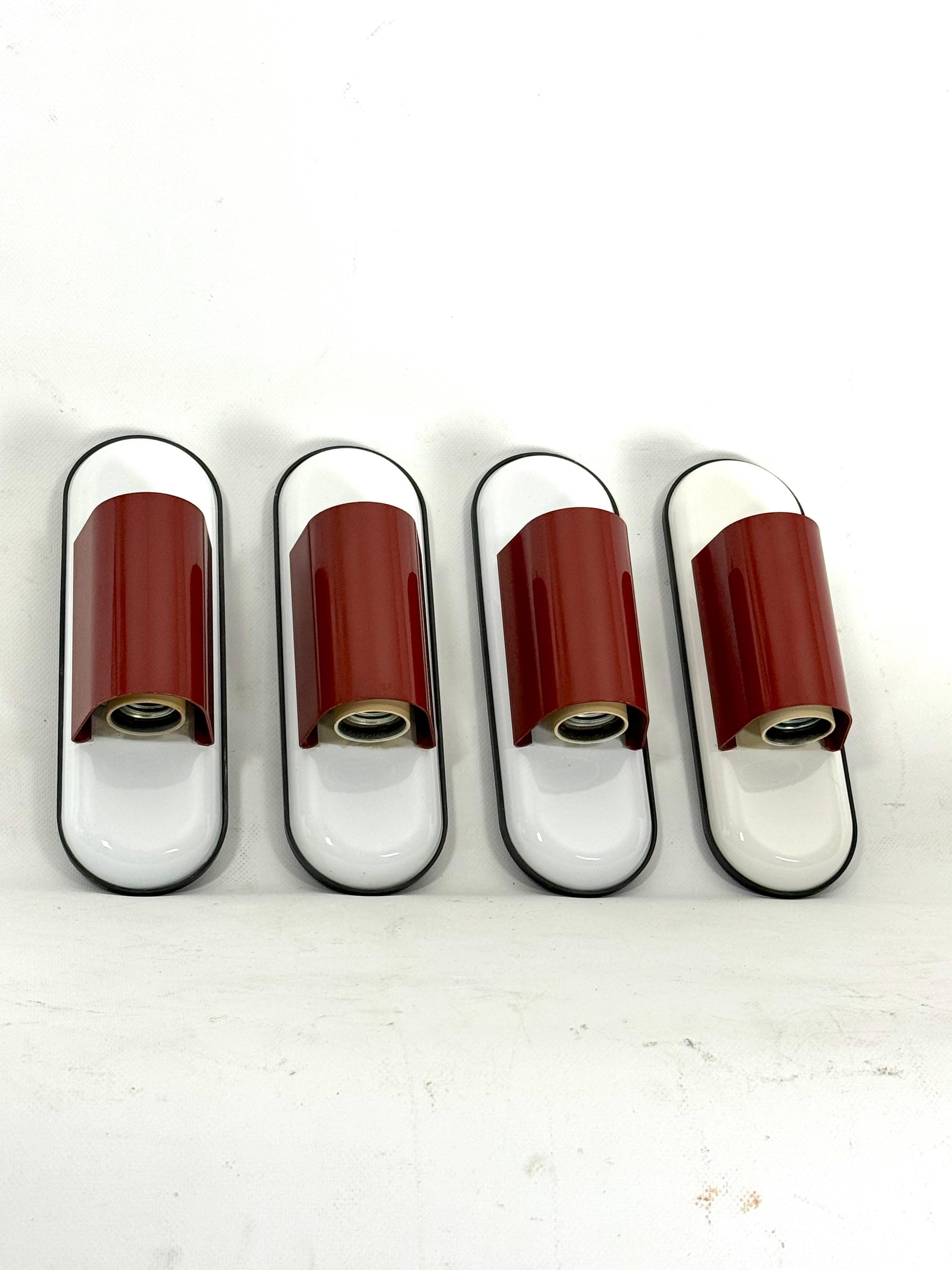 20th Century Set of four red Dui sconces by Vico Magistretti for Artemide. Italy 1970s For Sale