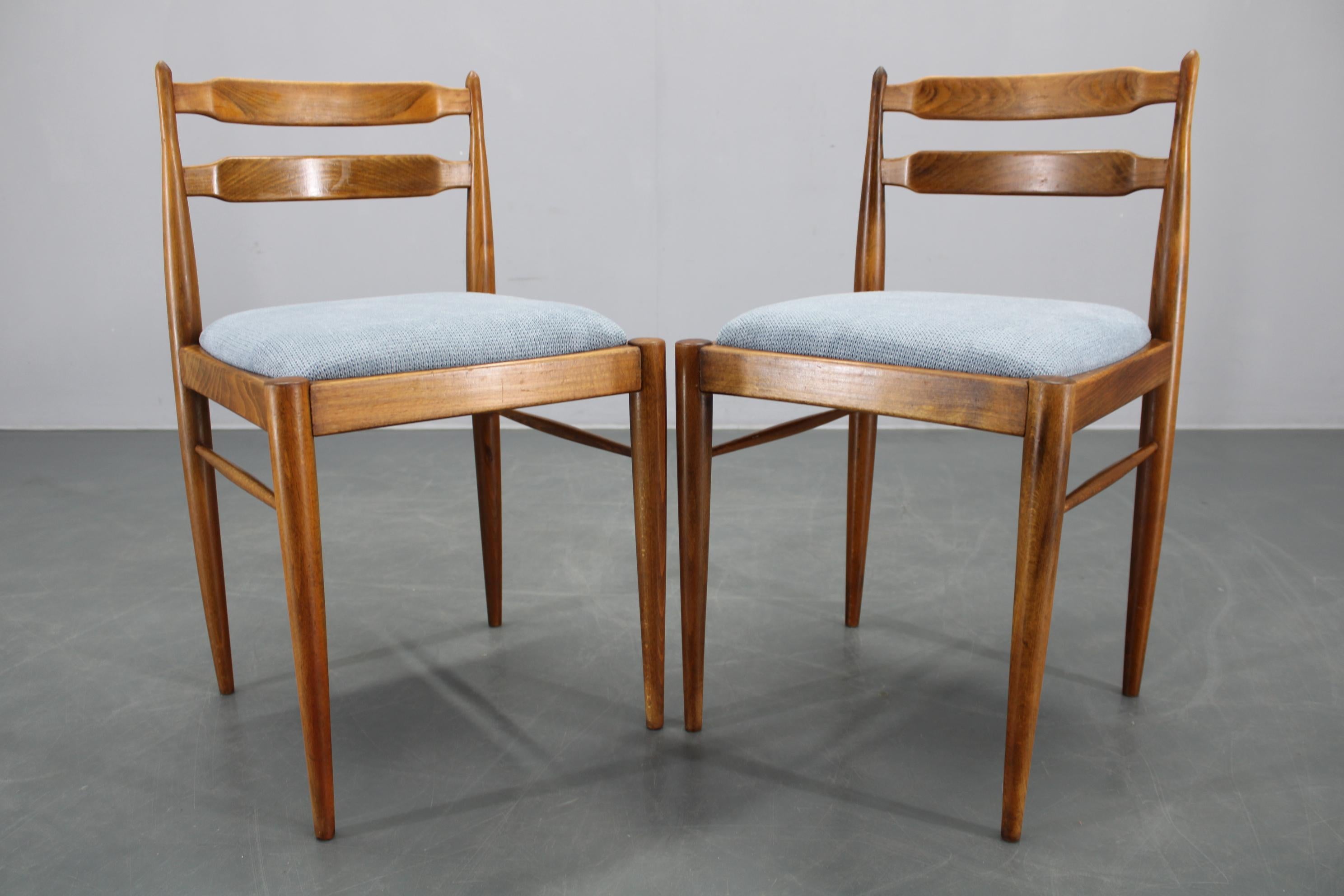 Set di quattro sedie da pranzo in Beeche rimesse a nuovo, Cecoslovacchia, anni '70 in vendita 5