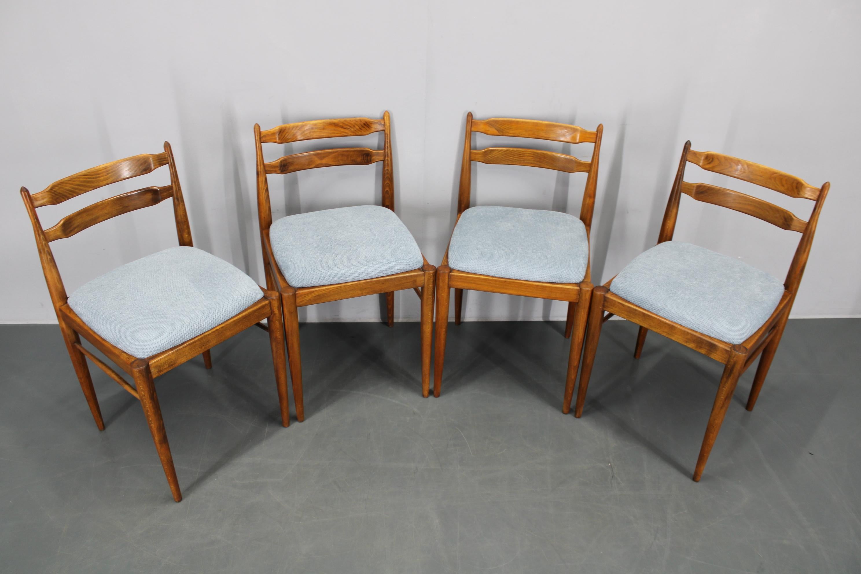 Mid-Century moderno Set di quattro sedie da pranzo in Beeche rimesse a nuovo, Cecoslovacchia, anni '70 in vendita