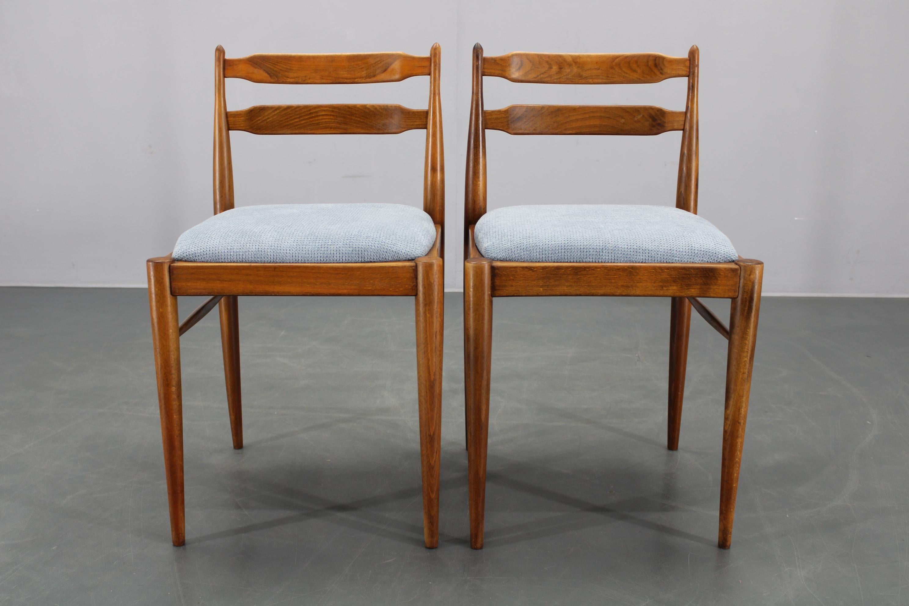 Set di quattro sedie da pranzo in Beeche rimesse a nuovo, Cecoslovacchia, anni '70 In condizioni buone in vendita a Praha, CZ