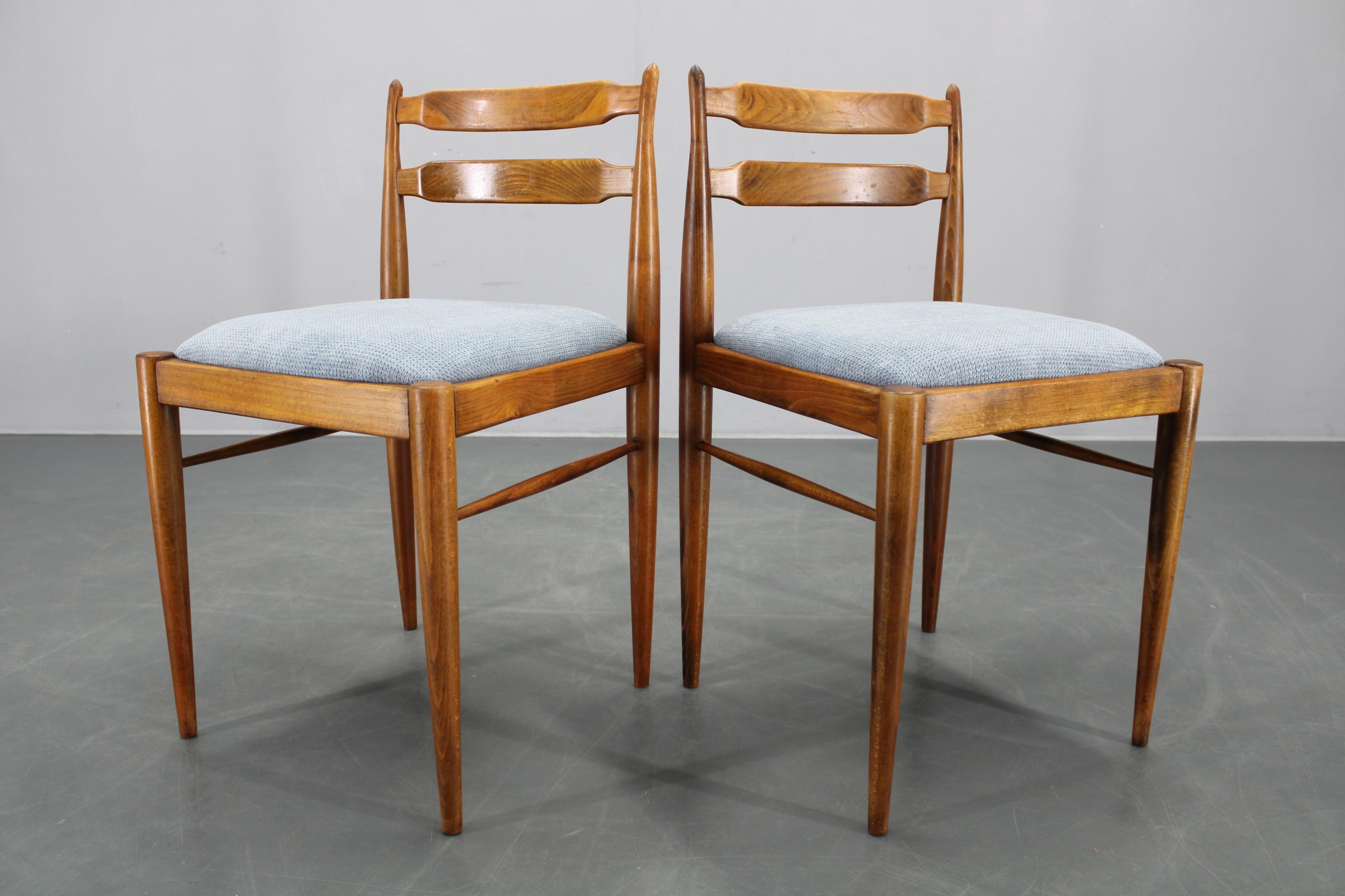 Fine XX secolo Set di quattro sedie da pranzo in Beeche rimesse a nuovo, Cecoslovacchia, anni '70 in vendita