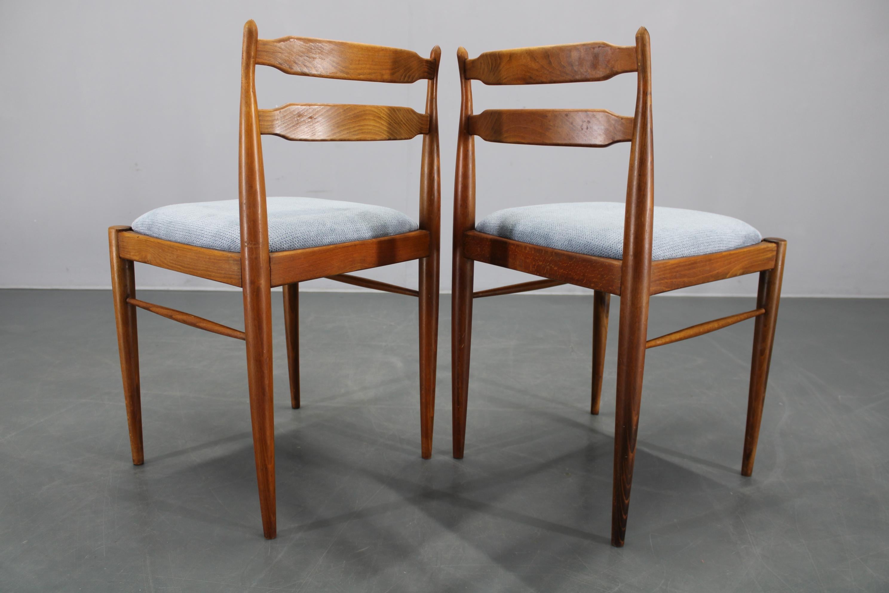 Set di quattro sedie da pranzo in Beeche rimesse a nuovo, Cecoslovacchia, anni '70 in vendita 1