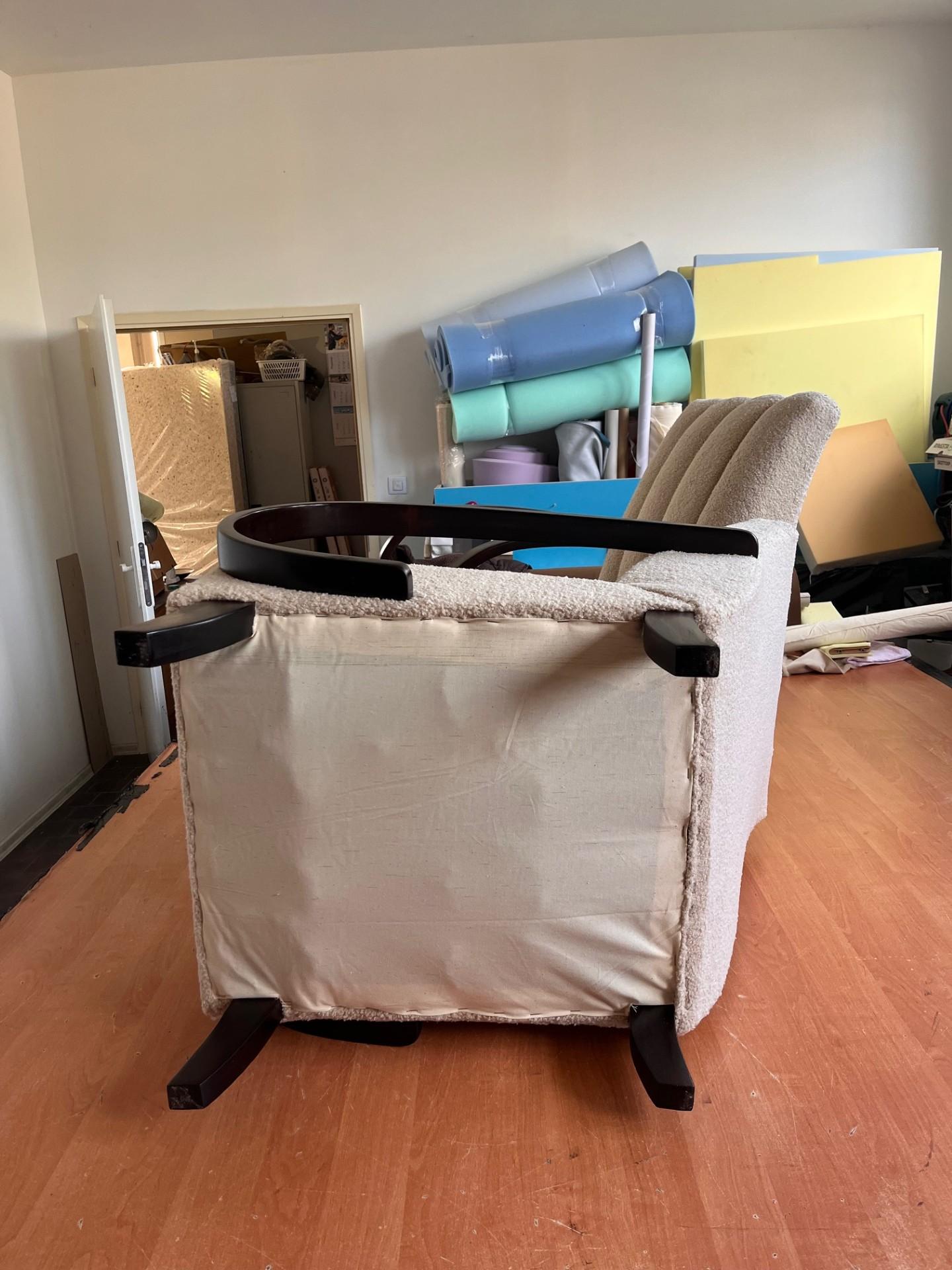Ensemble de quatre chaises remises à neuf en vente 2