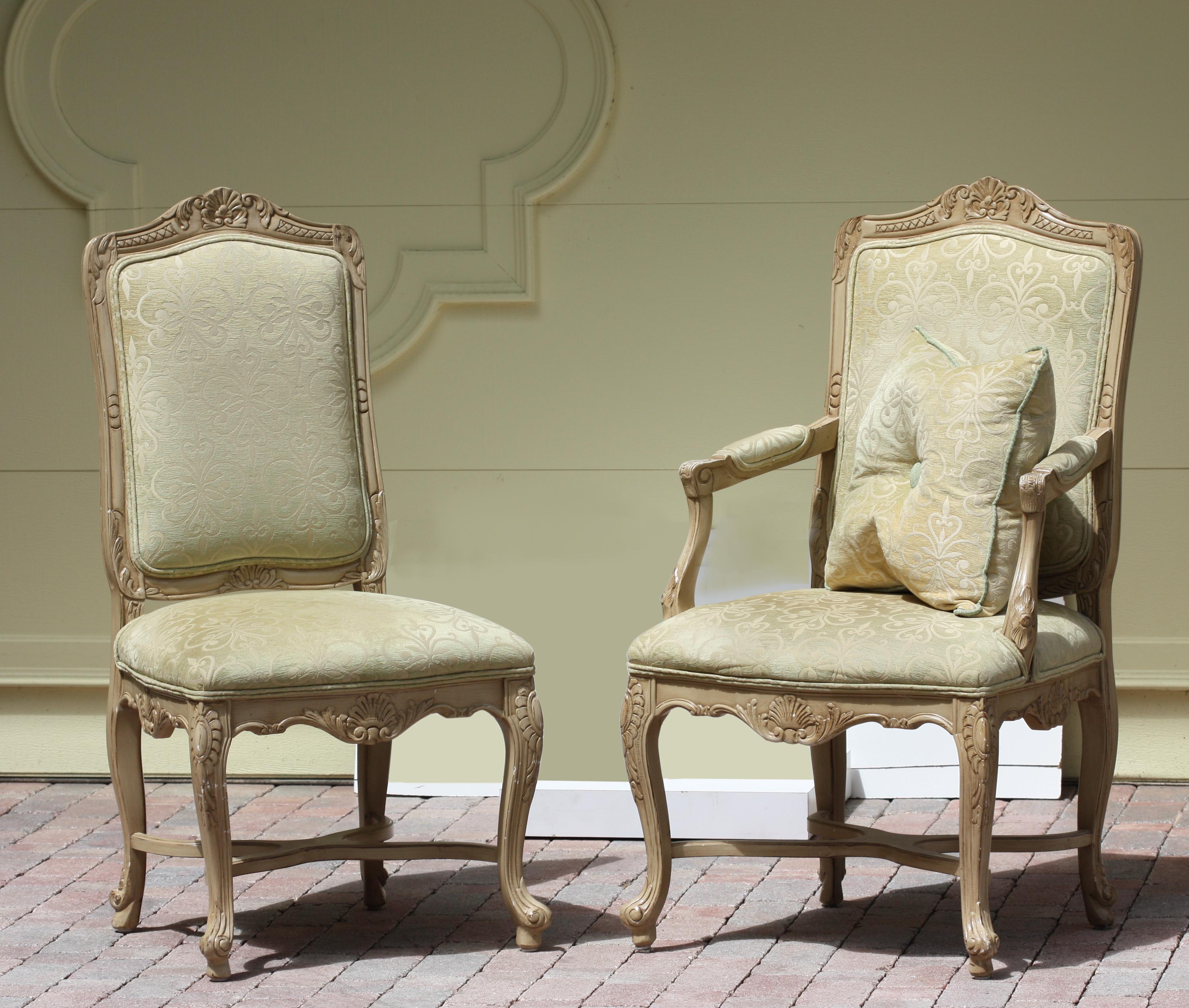Bois Ensemble de quatre chaises peintes de style Régence  en vente