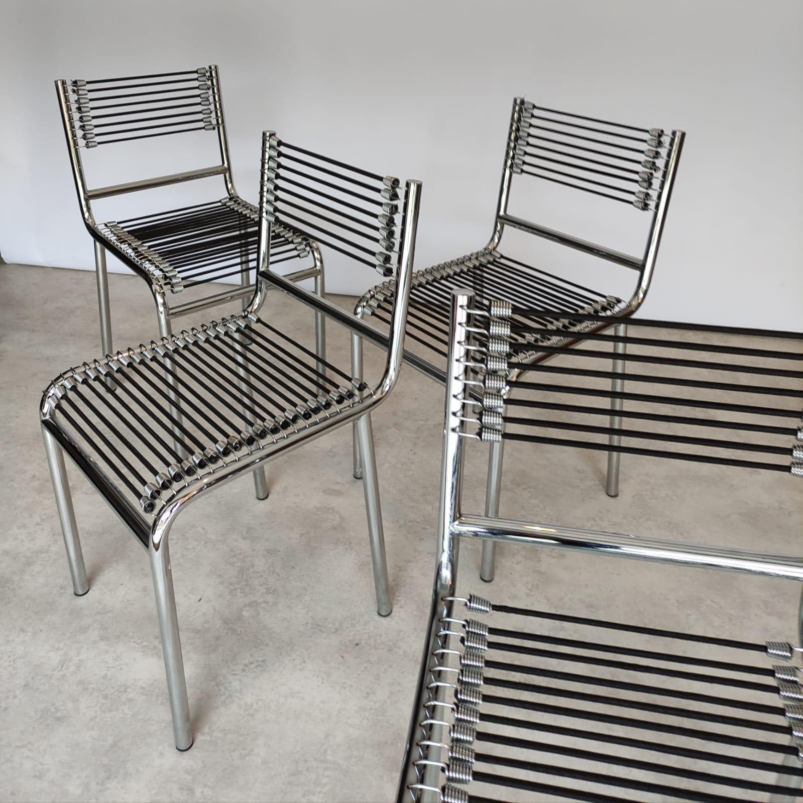 René Herbst était un designer industriel français et l'un des pionniers du design de meubles modernes. Conçu dans les années 1920, Herbst a créé une série de chaises innovantes produites pour Formes Nouvelles dans les années 1960, connues sous le