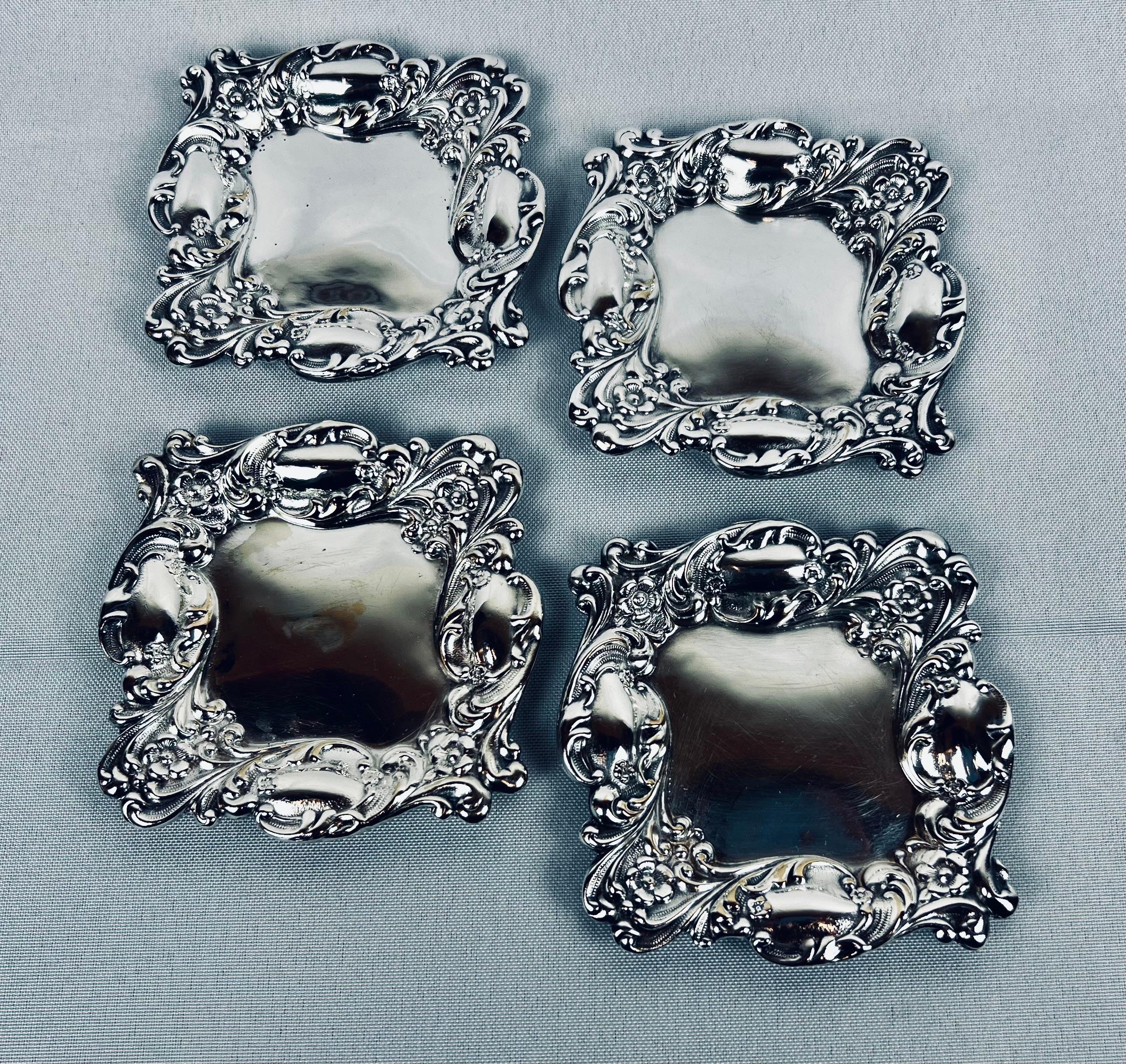 Juego de cuatro platos para caramelos y frutos secos bañados en plata Repoussage-América, c. 1940 mediados del siglo XX en venta