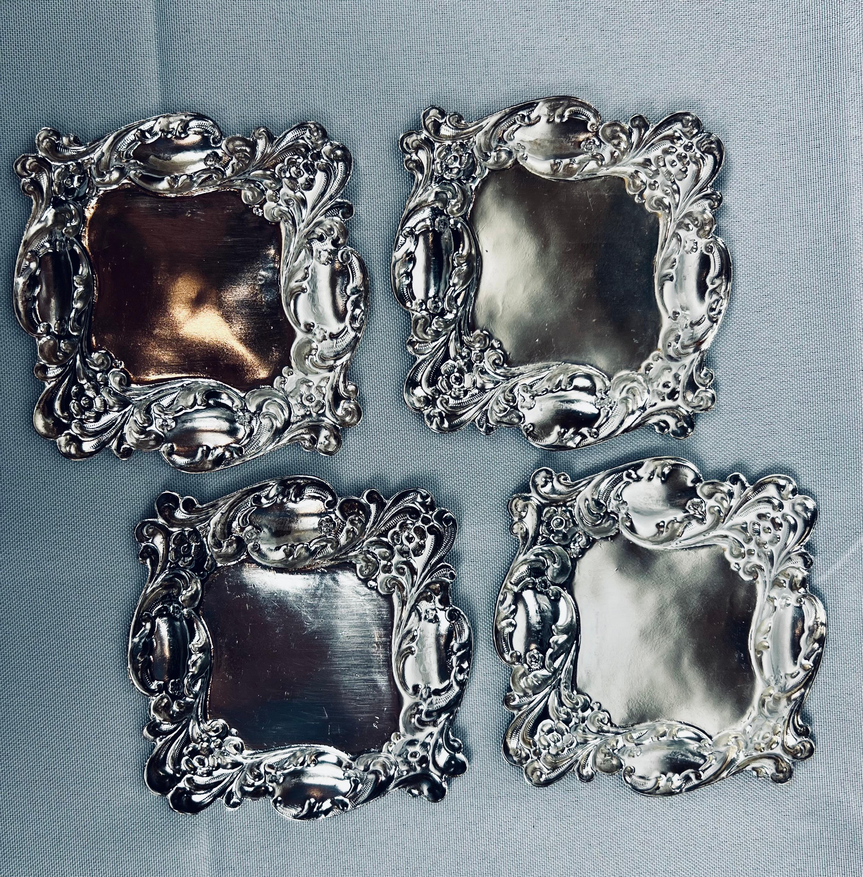 Juego de cuatro platos para caramelos y frutos secos bañados en plata Repoussage-América, c. 1940 en venta 1