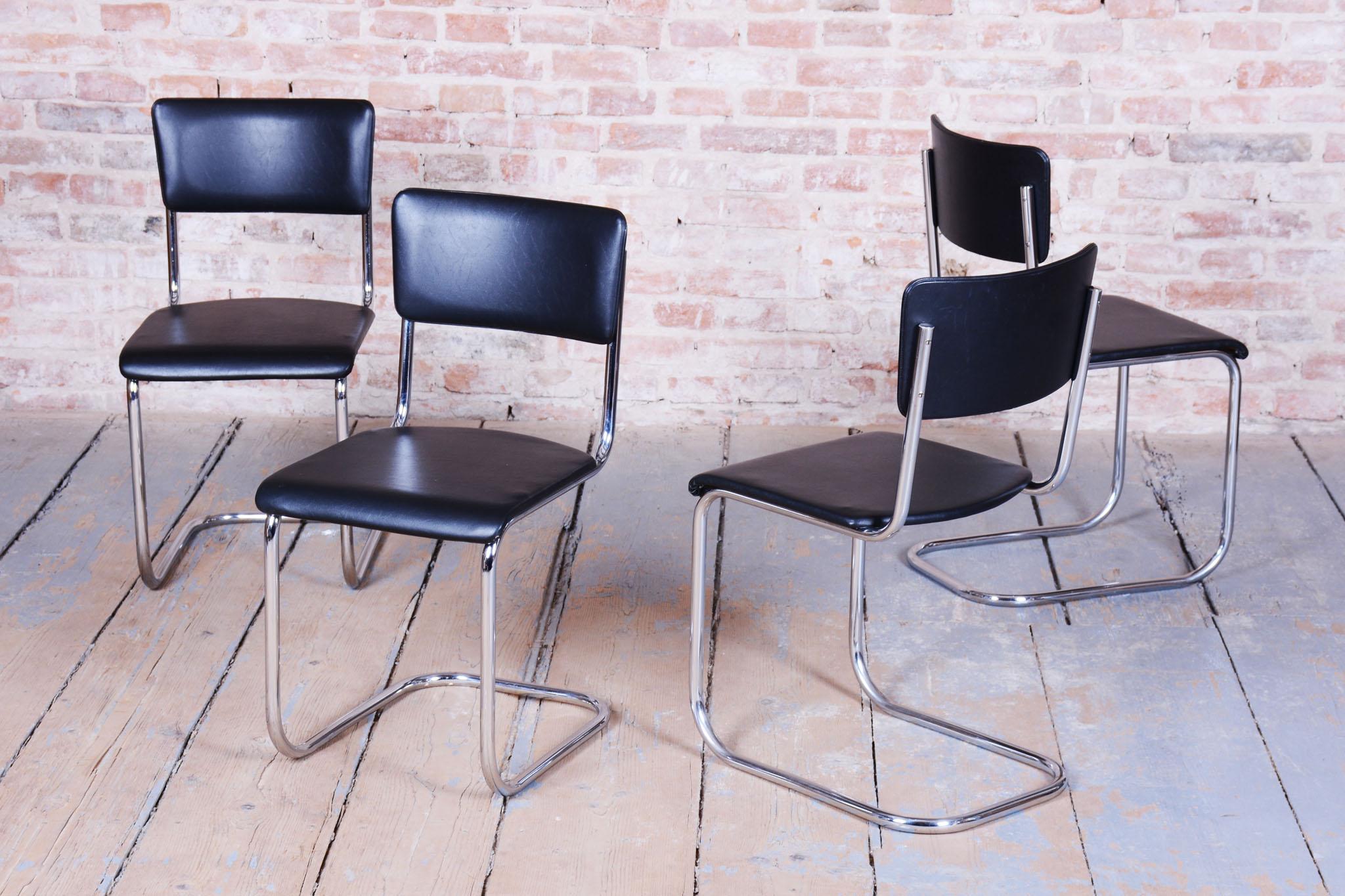 Juego de cuatro sillas de comedor Bauhaus restauradas, de Kovona, cromadas, República Checa, años 50 mediados del siglo XX en venta