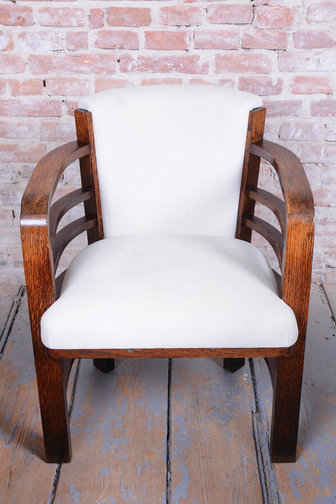Juego de cuatro sillones art déco restaurados, de O. Wagner, roble, Austria, década de 1910 Tapicería en venta