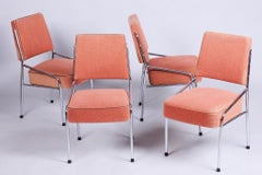Lot de quatre chaises Bauhaus restaurées, en acier tubulaire chromé, Tchéquie, années 1940