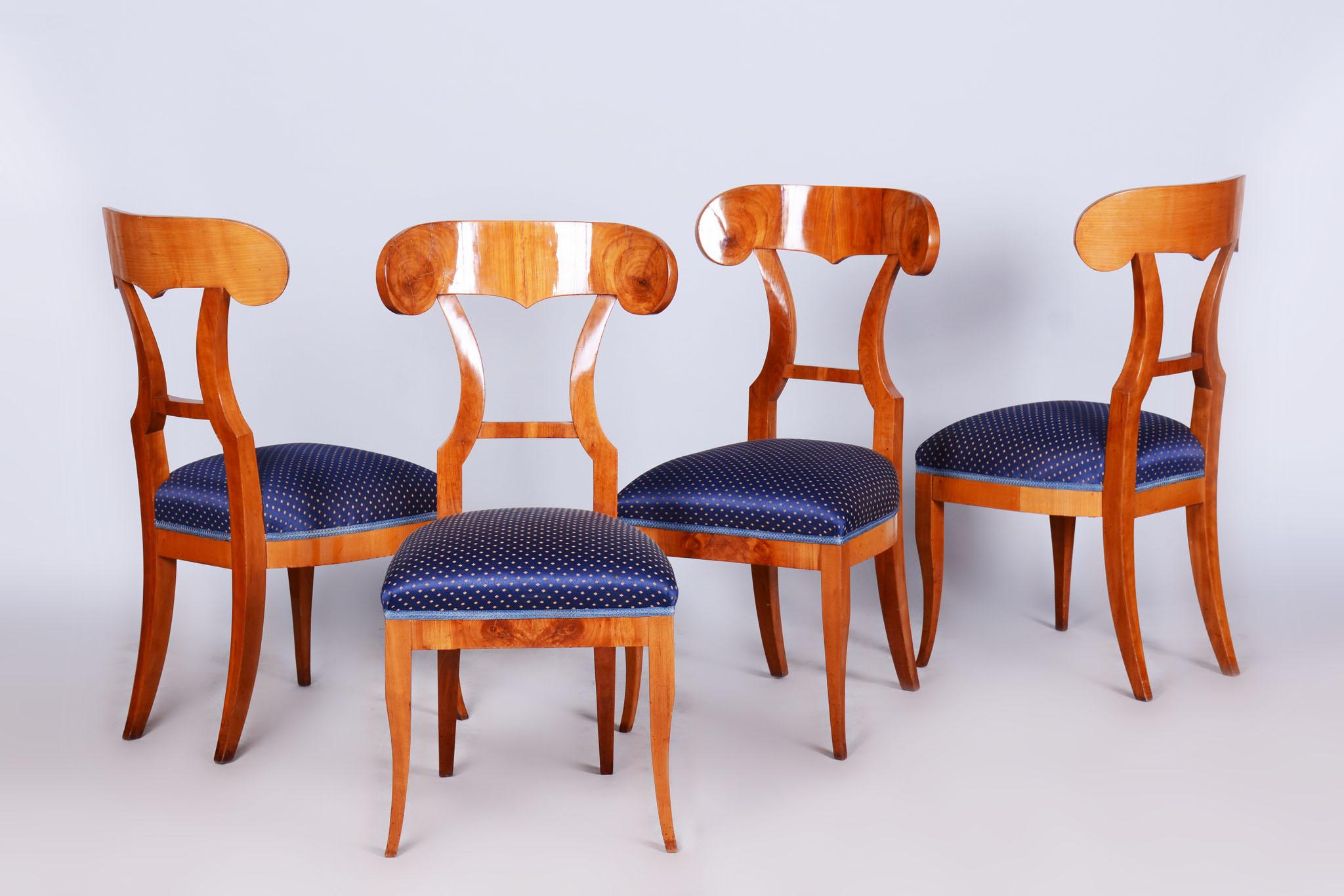 Vierer-Set restauriertes Biedermeier Kirschbaumholz, Revive Polen, Österreich, 1820er Jahre (Stoff) im Angebot