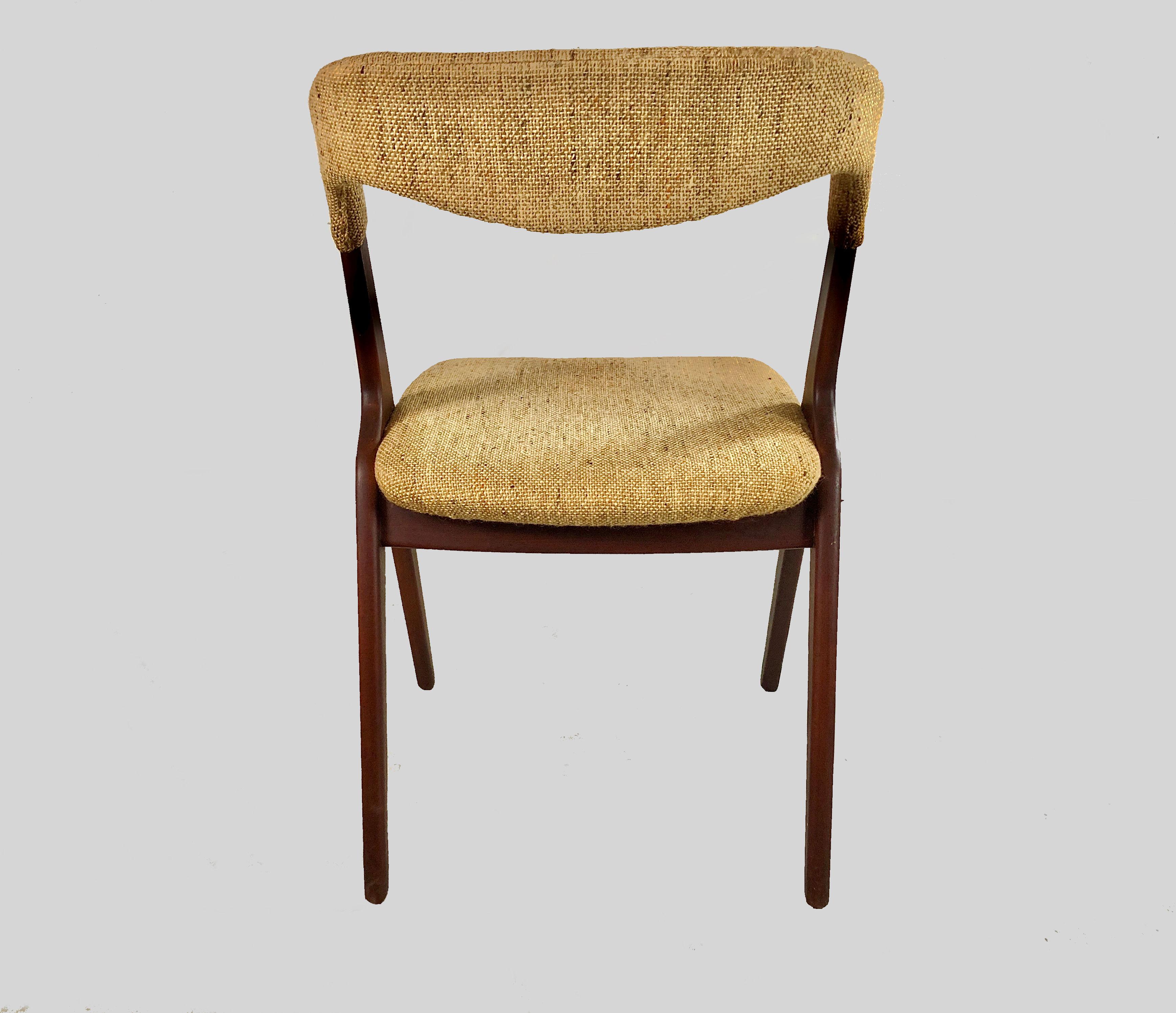 Milieu du XXe siècle Quatre chaises de salle à manger Johannes AndersenTeak restaurées Rembourrage sur mesure inclus en vente