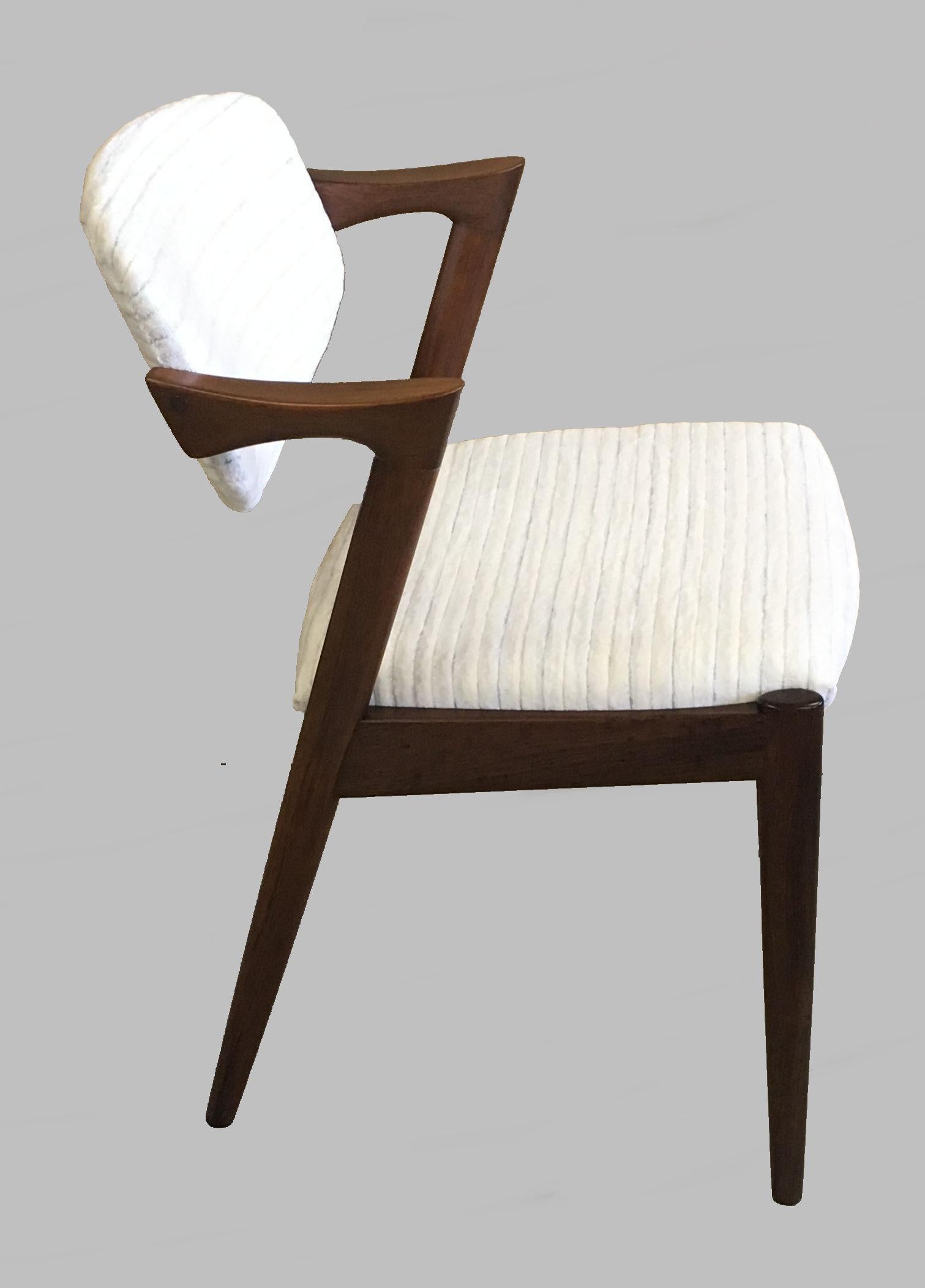 Ensemble de quatre chaises de salle à manger Kai Kristiansen restaurées en bois de rose - tapisserie personnalisée en vente 3