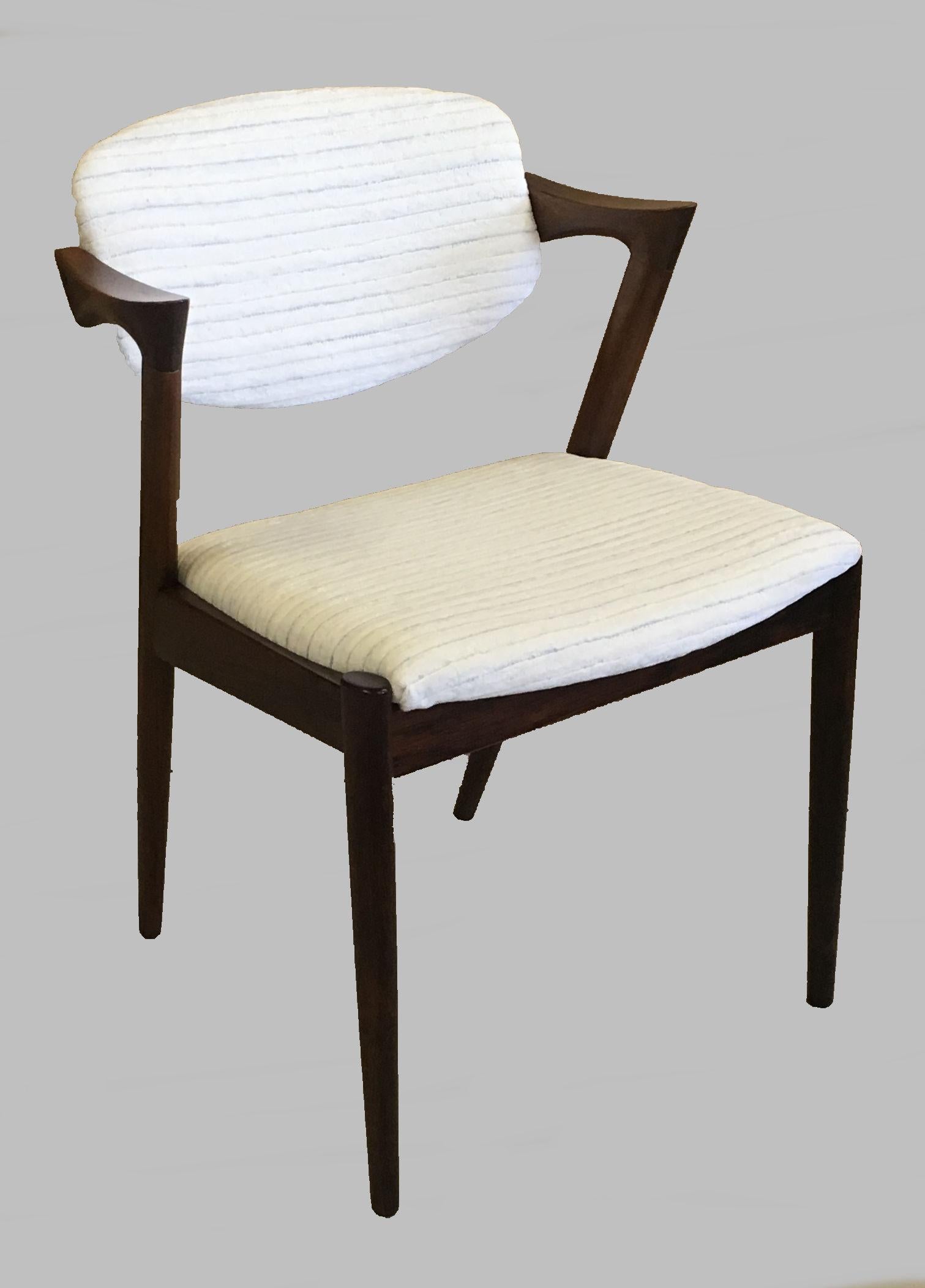 Ensemble de quatre chaises de salle à manger Kai Kristiansen restaurées en bois de rose - tapisserie personnalisée en vente 4
