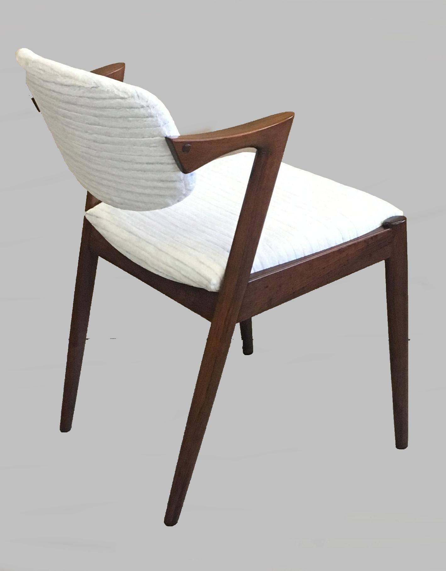 Ensemble de quatre chaises de salle à manger Kai Kristiansen restaurées en bois de rose - tapisserie personnalisée en vente 2
