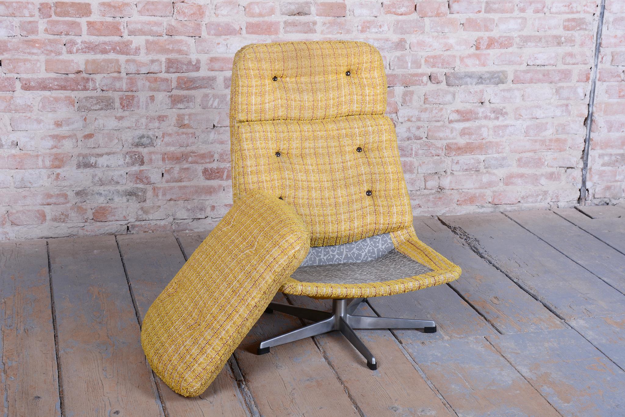 Set of Four Restored Mid-Century Swivel Chairs, by Gerald  Neusser, Czech, 1960s For Sale 9