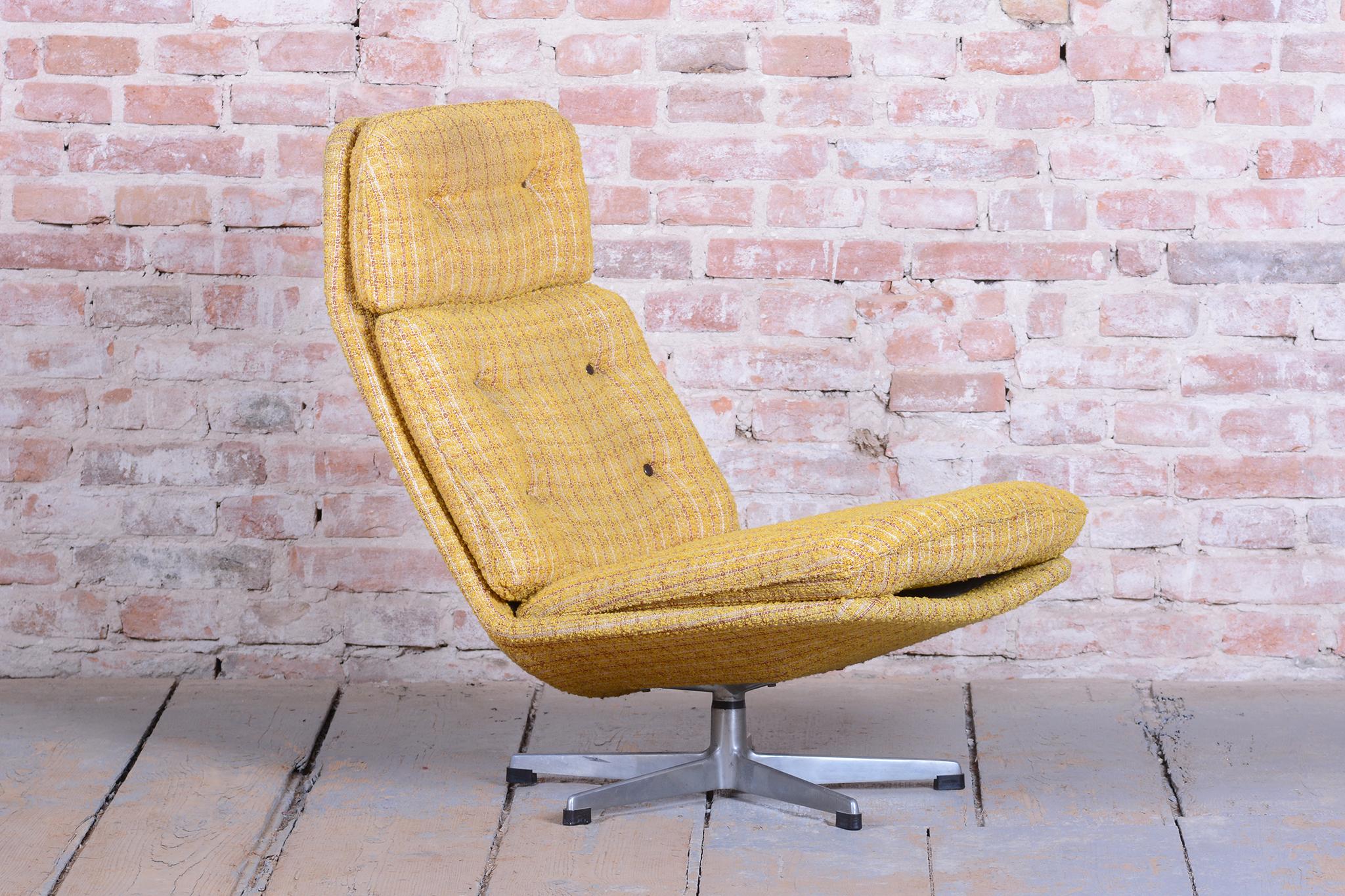 Set of Four Restored Mid-Century Swivel Chairs, by Gerald  Neusser, Czech, 1960s For Sale 1