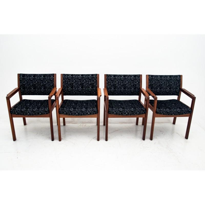 This set of armchairs comes from Denmark from the 1960s. They were reupholstered with new black and white material and the wooden elements have been renovated.

 