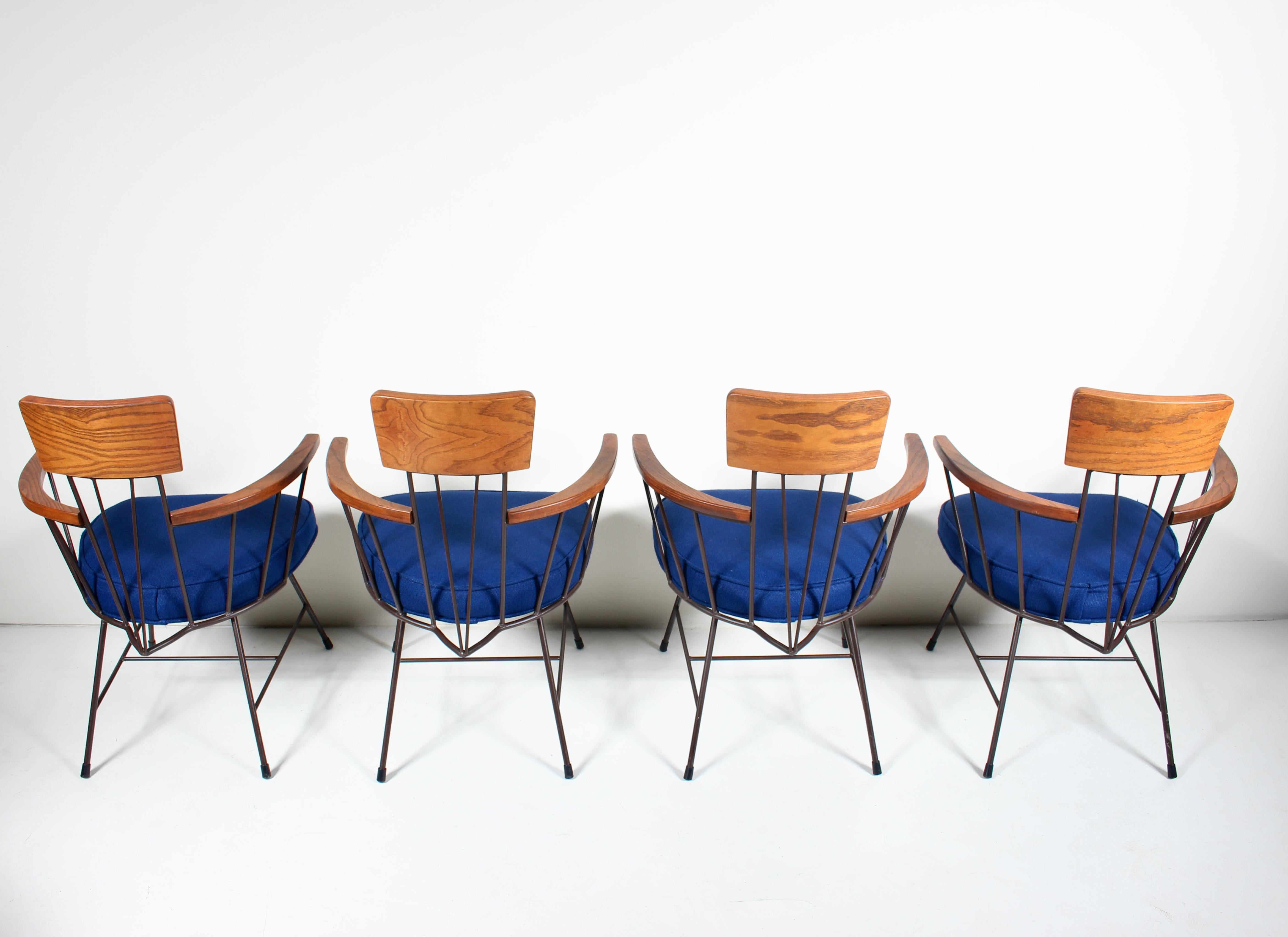 Américain Ensemble de 4 fauteuils de capitaine en chêne et fer rembourrés Richard McCarthy pour Selrite, années 1950 en vente