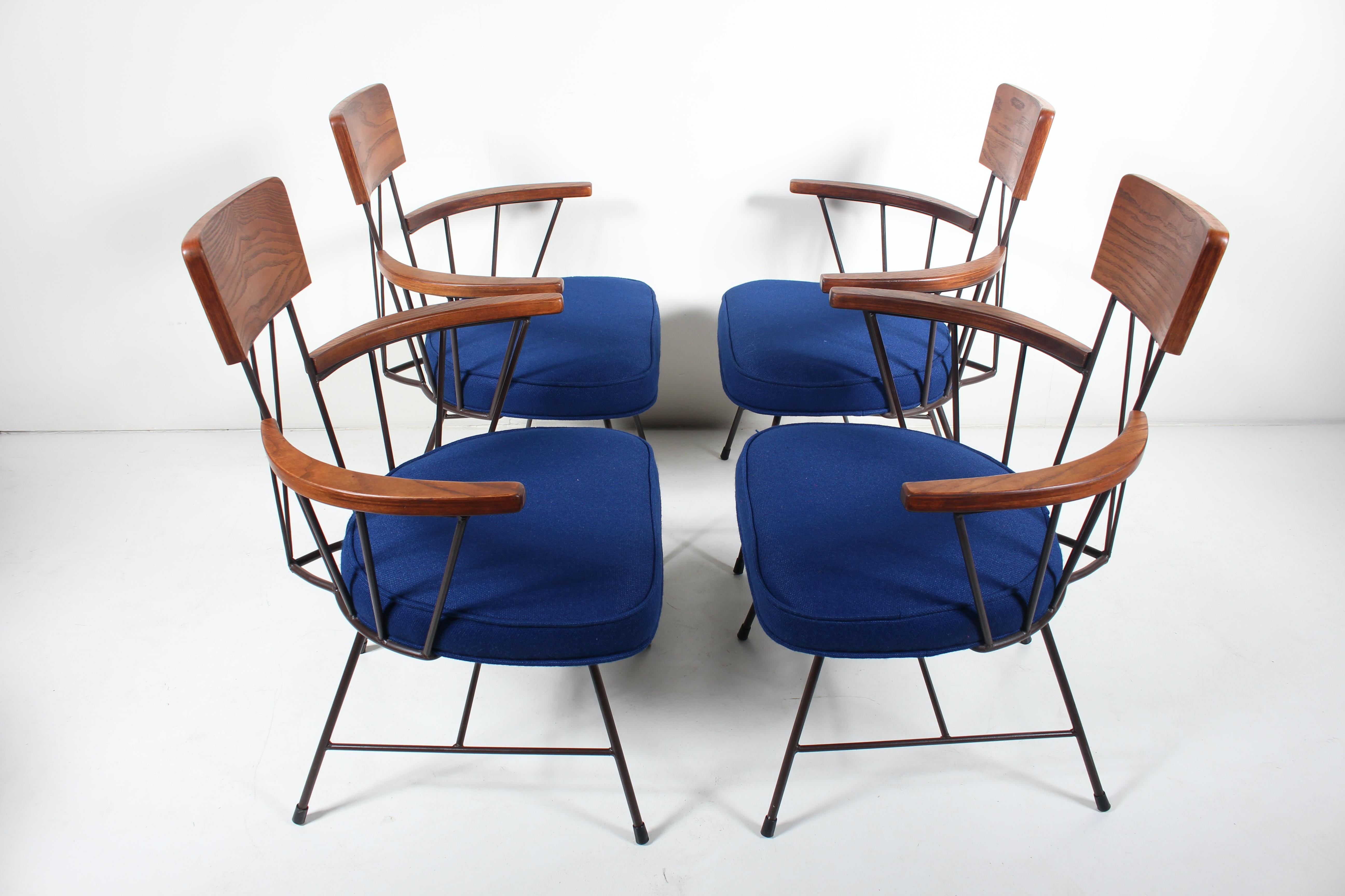Ensemble de 4 fauteuils de capitaine en chêne et fer rembourrés Richard McCarthy pour Selrite, années 1950 Bon état - En vente à Bainbridge, NY