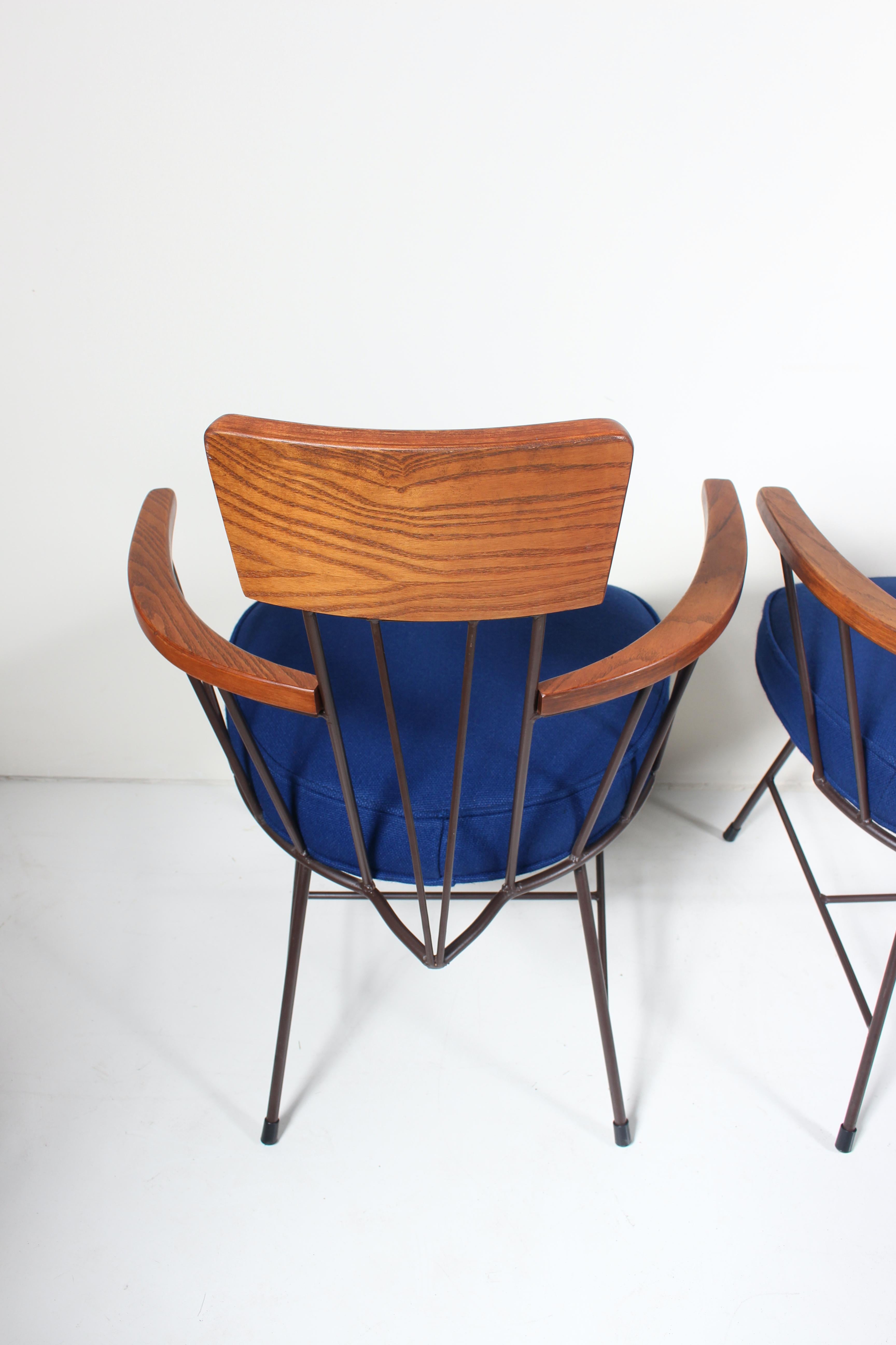 Milieu du XXe siècle Ensemble de 4 fauteuils de capitaine en chêne et fer rembourrés Richard McCarthy pour Selrite, années 1950 en vente