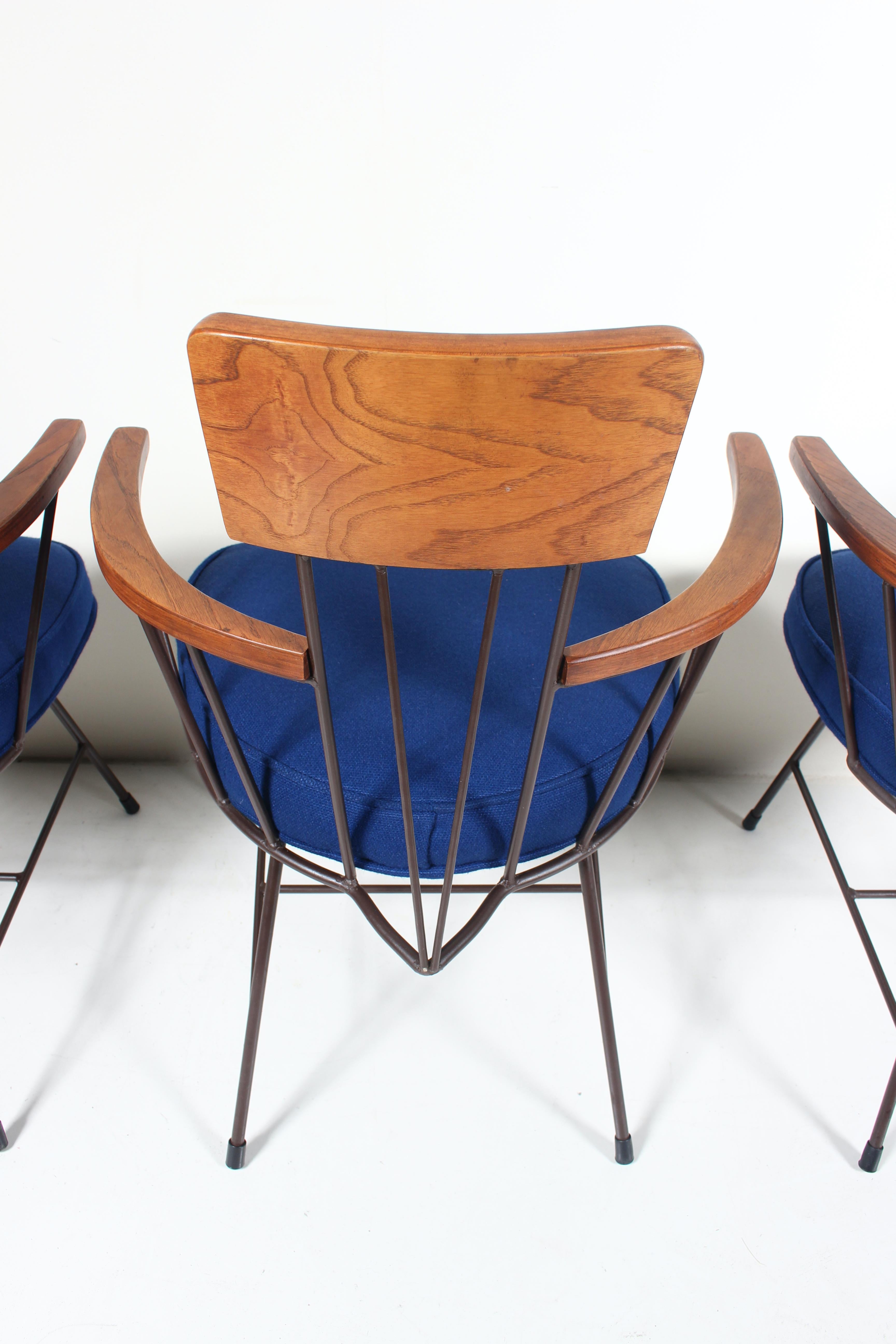 Tissu Ensemble de 4 fauteuils de capitaine en chêne et fer rembourrés Richard McCarthy pour Selrite, années 1950 en vente