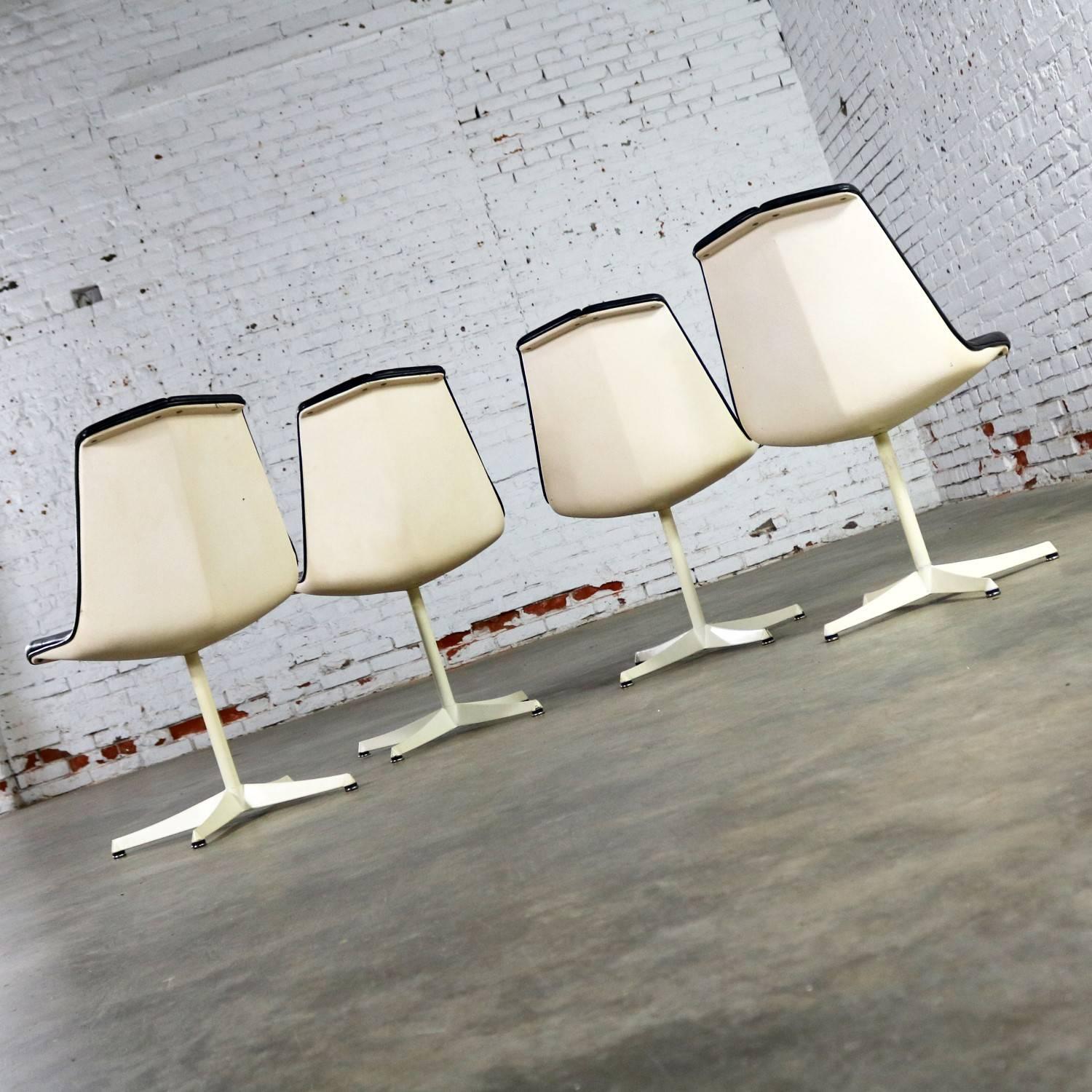 Set of Four Richard Schultz Stacking Dining Chairs for Knoll 3