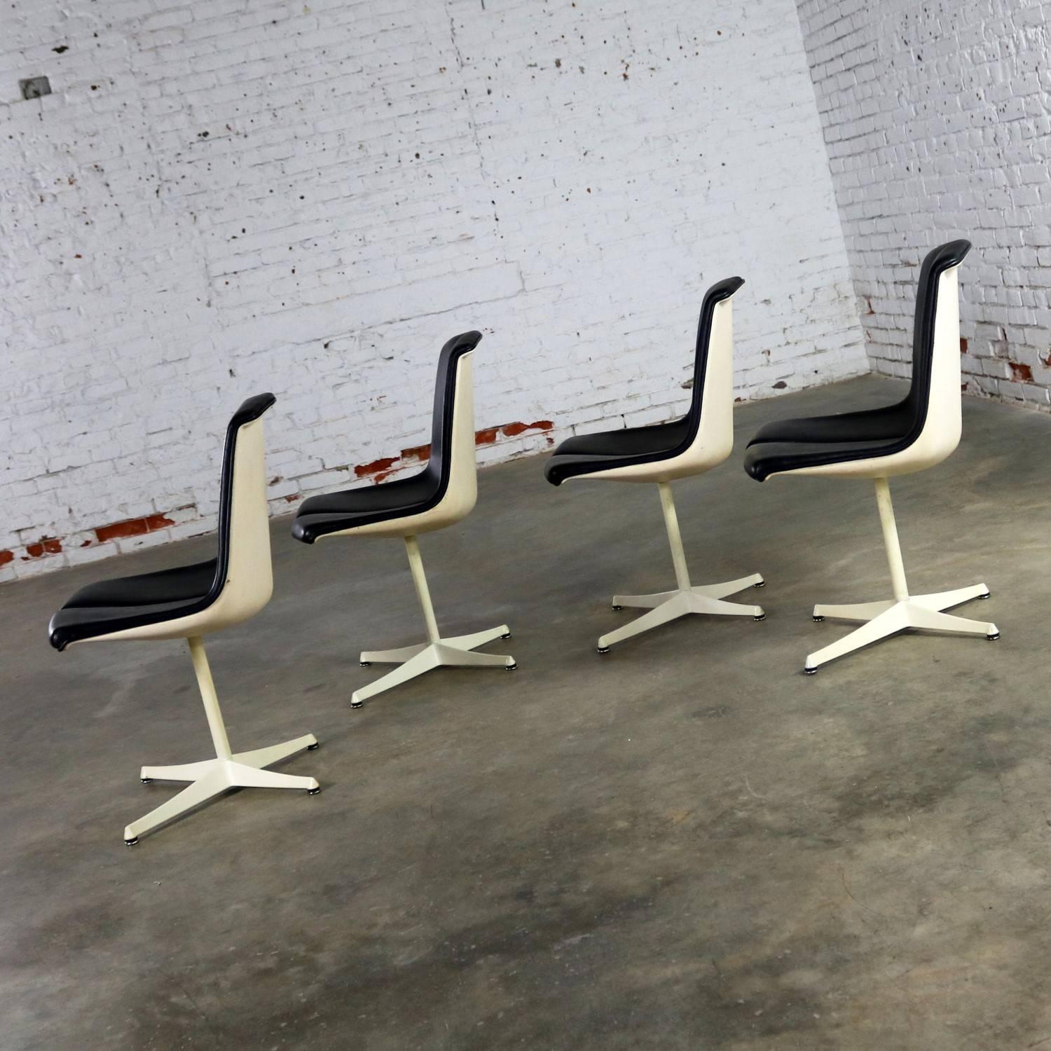 Set of Four Richard Schultz Stacking Dining Chairs for Knoll 11