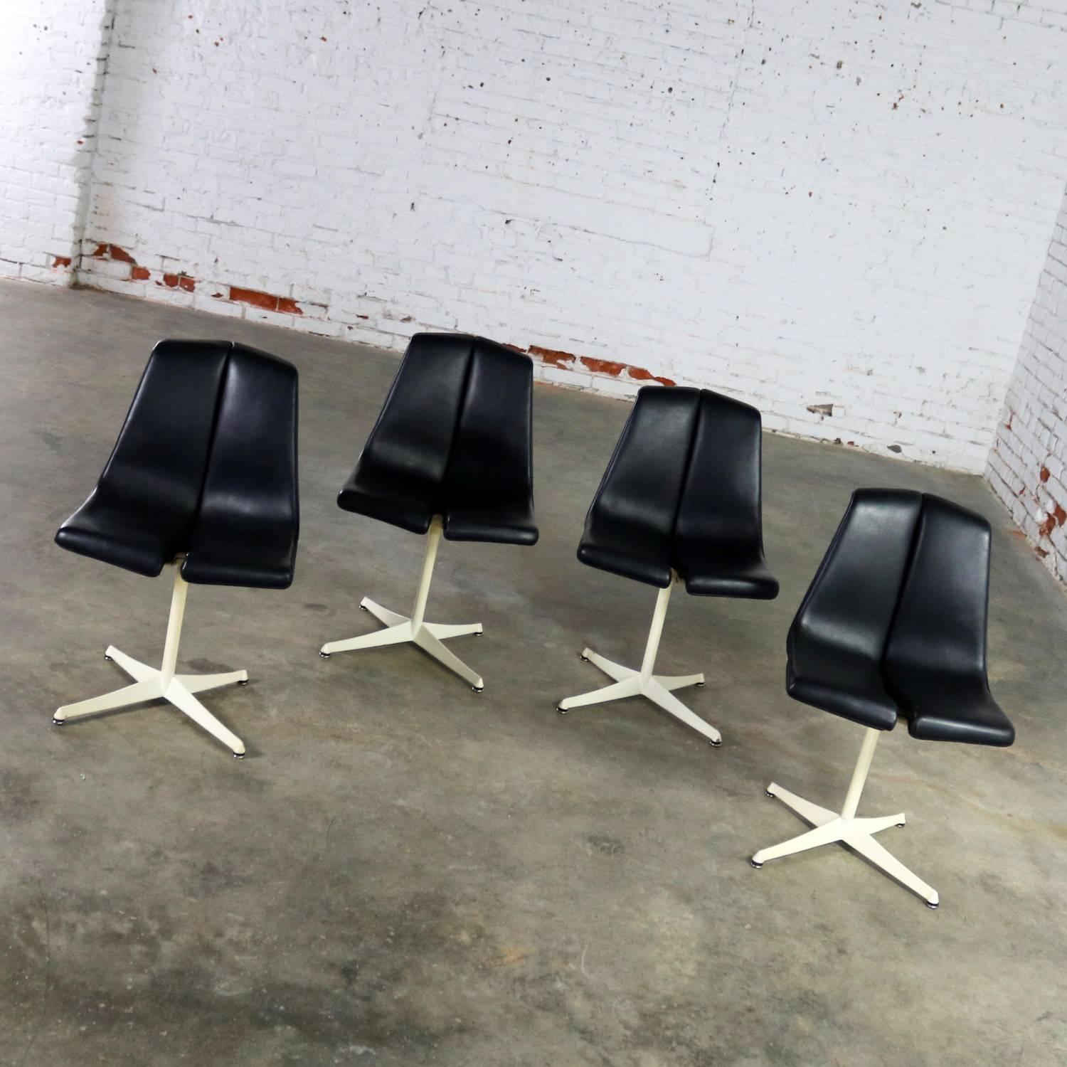 American Set of Four Richard Schultz Stacking Dining Chairs for Knoll
