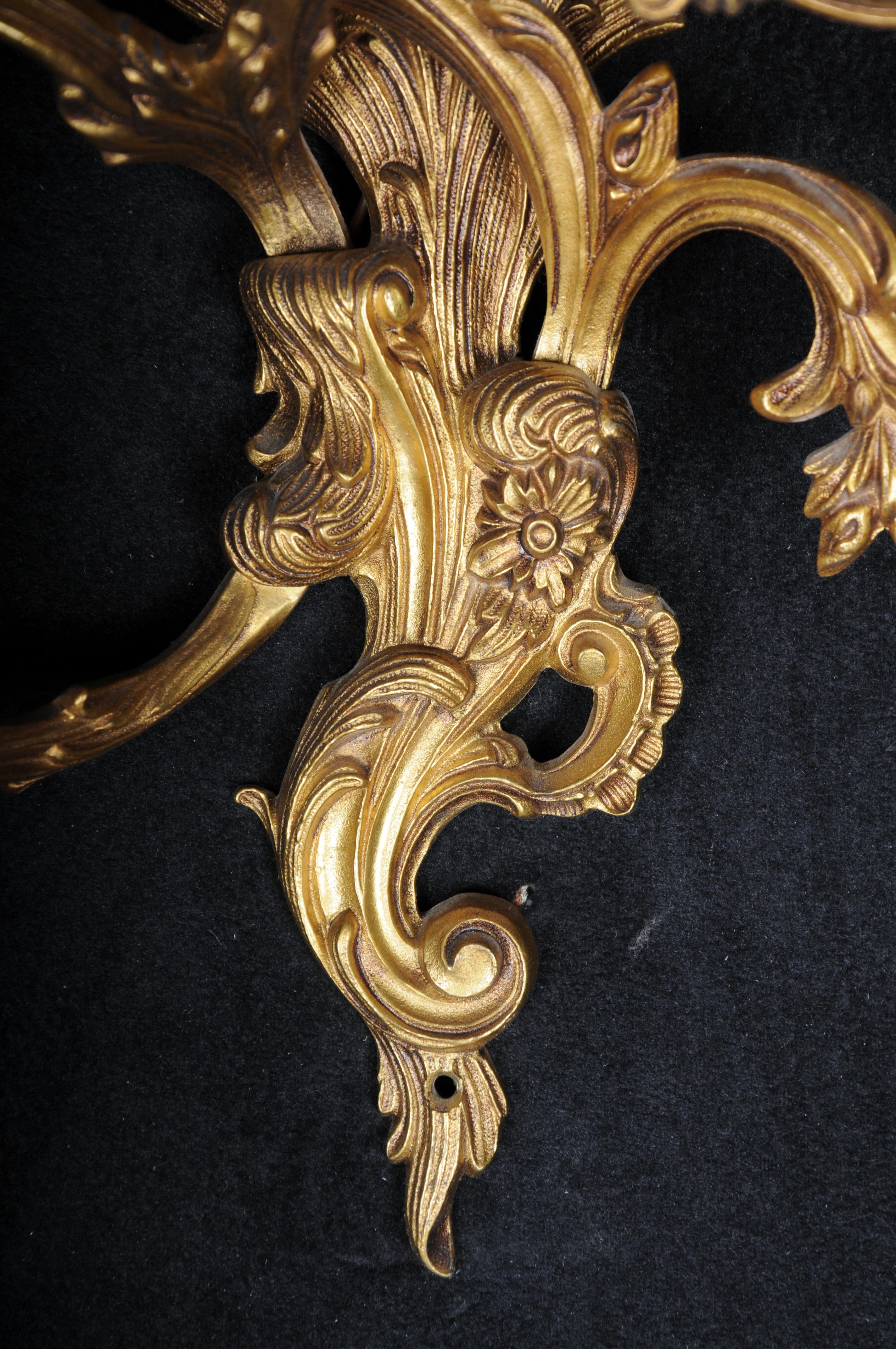Juego de cuatro apliques rococó de bronce dorado, principios del siglo XX. Latón en venta