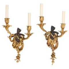 Set di quattro lampade in stile rococò in bronzo dorato e patinato