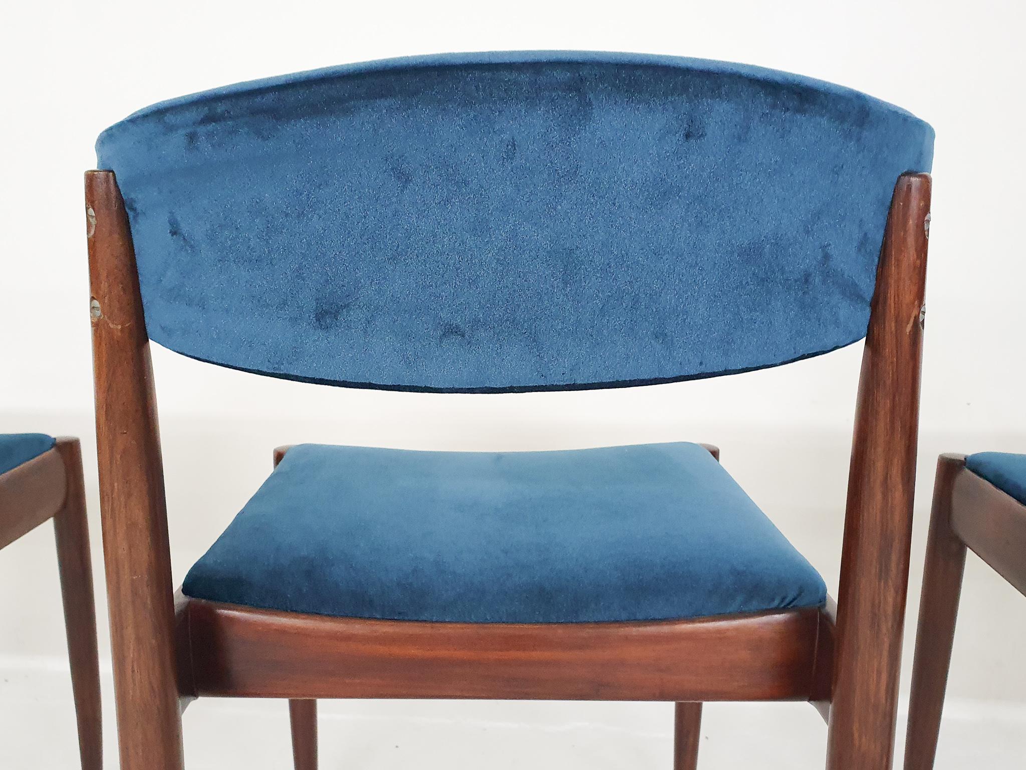 Set of Four Rosewood and Velvet Dining Chairs by Topform, the Netherlands 1950's For Sale 6